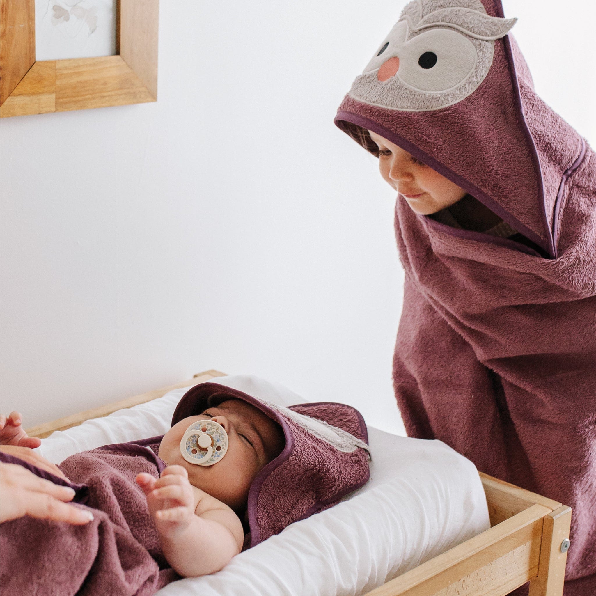 Soft & Absorbent Toddler Hooded Towel with Cute Owl Design - Perfect for Bath Time, Swimming & Beach Outings