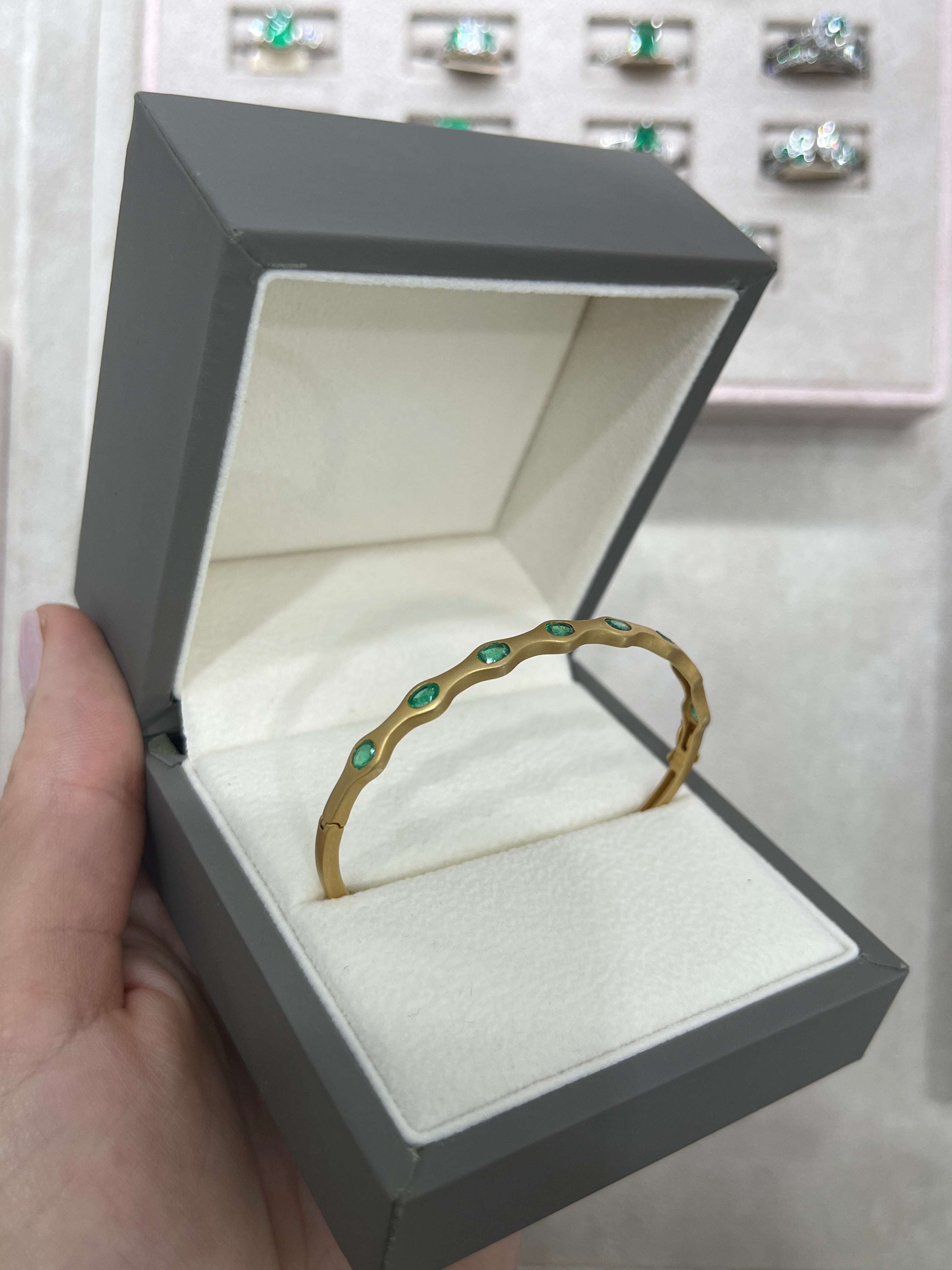 1.80tcw Oval Emerald Wavy/Scalloped 14K Gold Bangle Bracelet - Elegant Jewelry for Women, Perfect for Weddings, Parties & Special Occasions