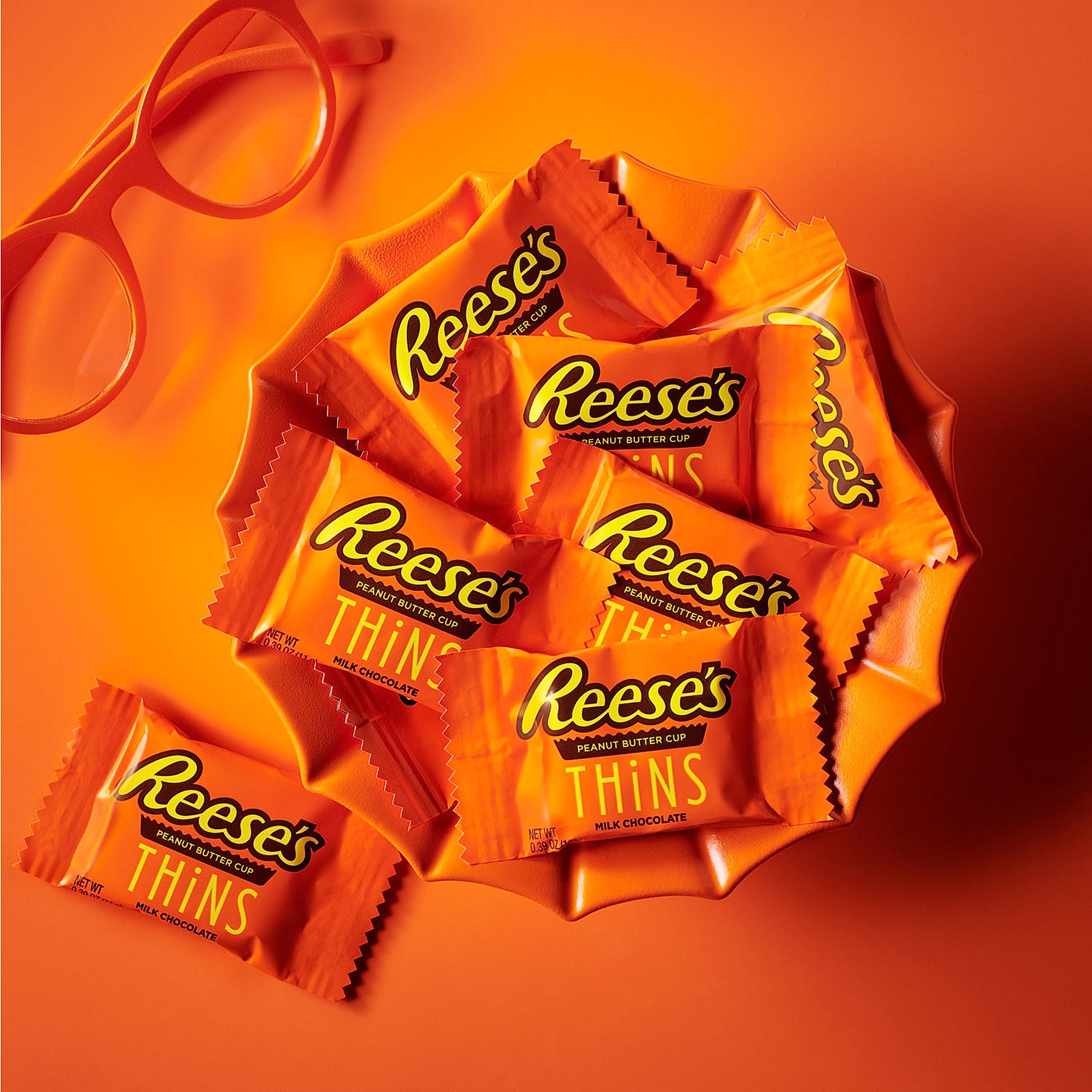 Reese's THiNS Milk Chocolate Peanut Butter Cups - 24.05 oz Candy Party Pack | Bulk Chocolate Candy for Halloween, Christmas, Birthday Parties & Office Treats