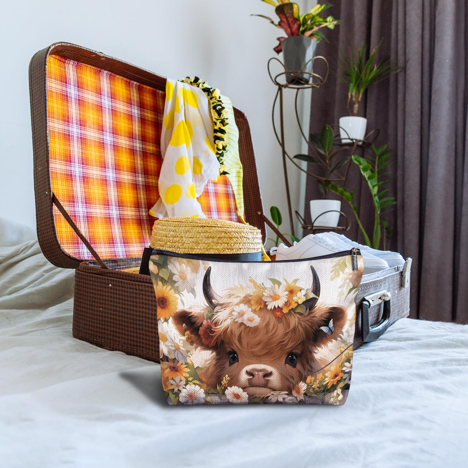 Floral Highland Cow Makeup Bag - Cute Western Cow Cosmetic & Toiletry Pouch for Women | Perfect Cow Lover Gift, Travel Organizer, Birthday Present for Her - Great for Travel, Gym, and Daily Essentials Storage
