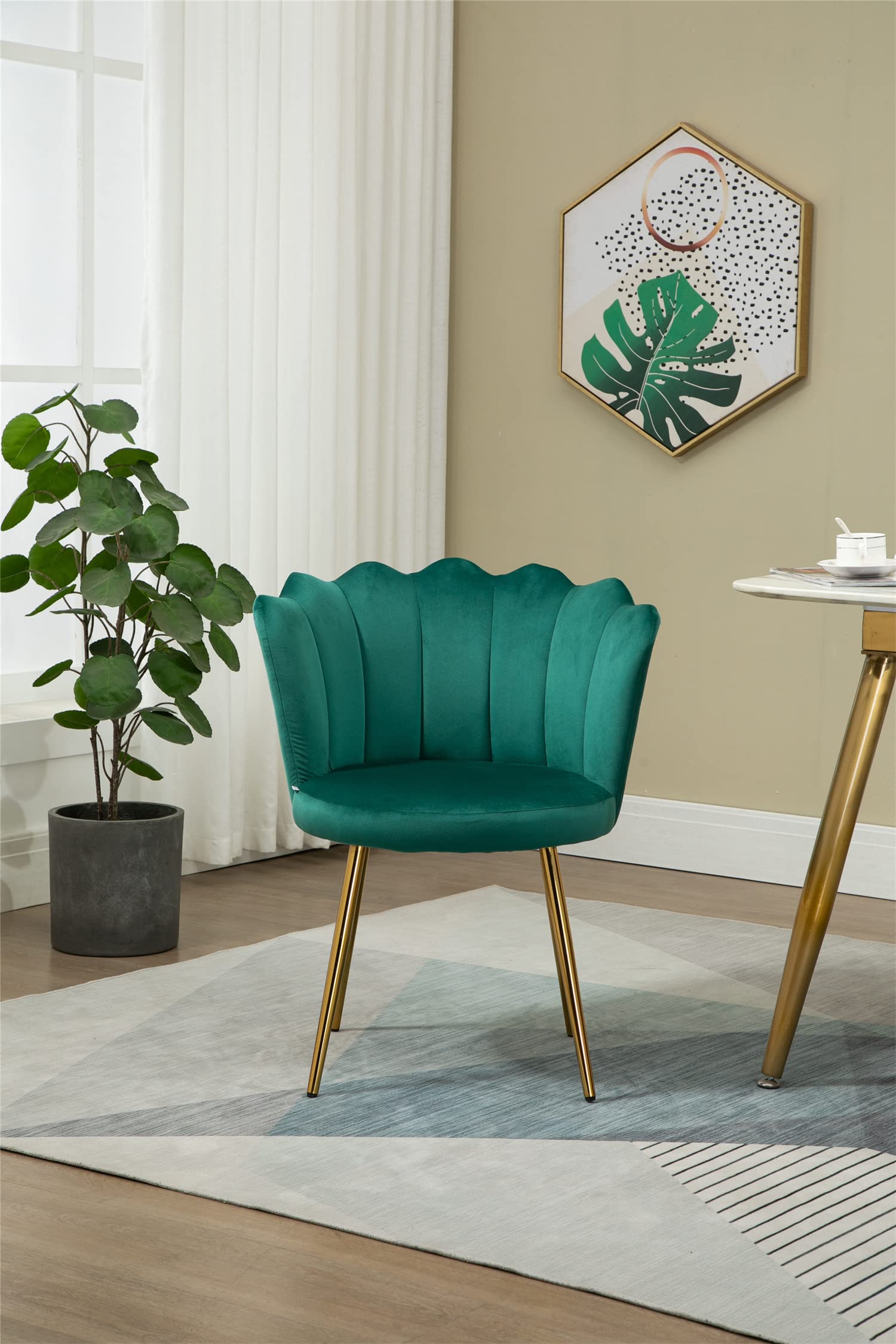 Modern Velvet Upholstered Shell-Shaped Lounge Chair with Golden Metal Legs - Accent Armchair for Living Room, Dining Room, Bedroom & Home Office - Emerald Green - Perfect for Reading Nooks, Vanity Areas & Cozy Conversation Spaces