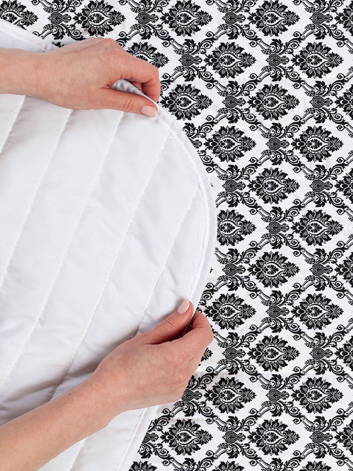 Lunarable Damask Microfiber Bedspread Set - Queen Size White & Black Antique Floral Pattern Bedding with Pillow Shams & Comforter | Soft Traditional Monochrome Design for Master Bedroom, Guest Room & Luxury Hotel Decor