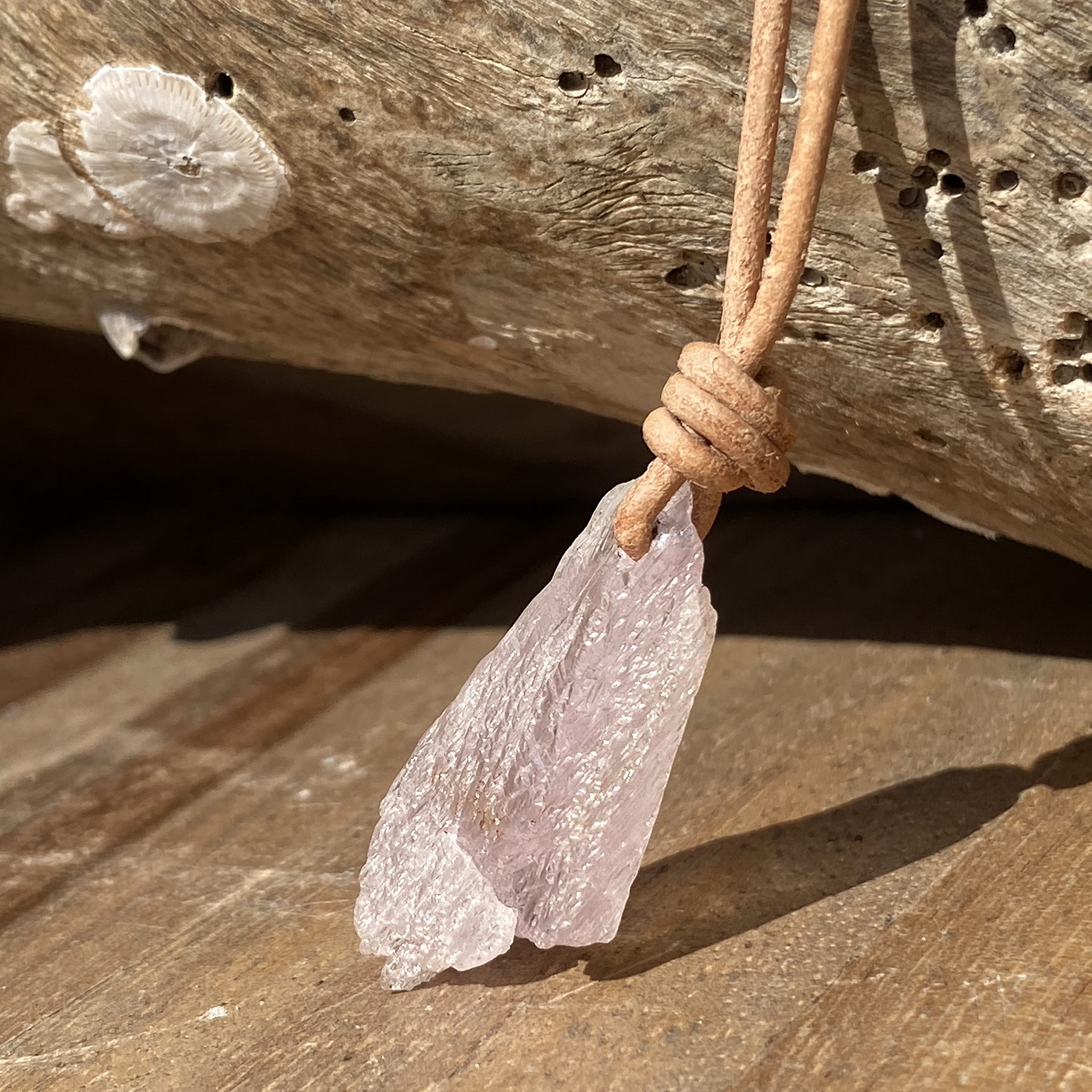 Kunzite Healing Crystal Necklace for Women & Men - Natural Raw Gemstone Jewelry, Anxiety Relief & Calming Stone, Boho Choker Pendant, Spiritual Gift for Her & Him | Perfect for Meditation, Yoga & Stress Relief