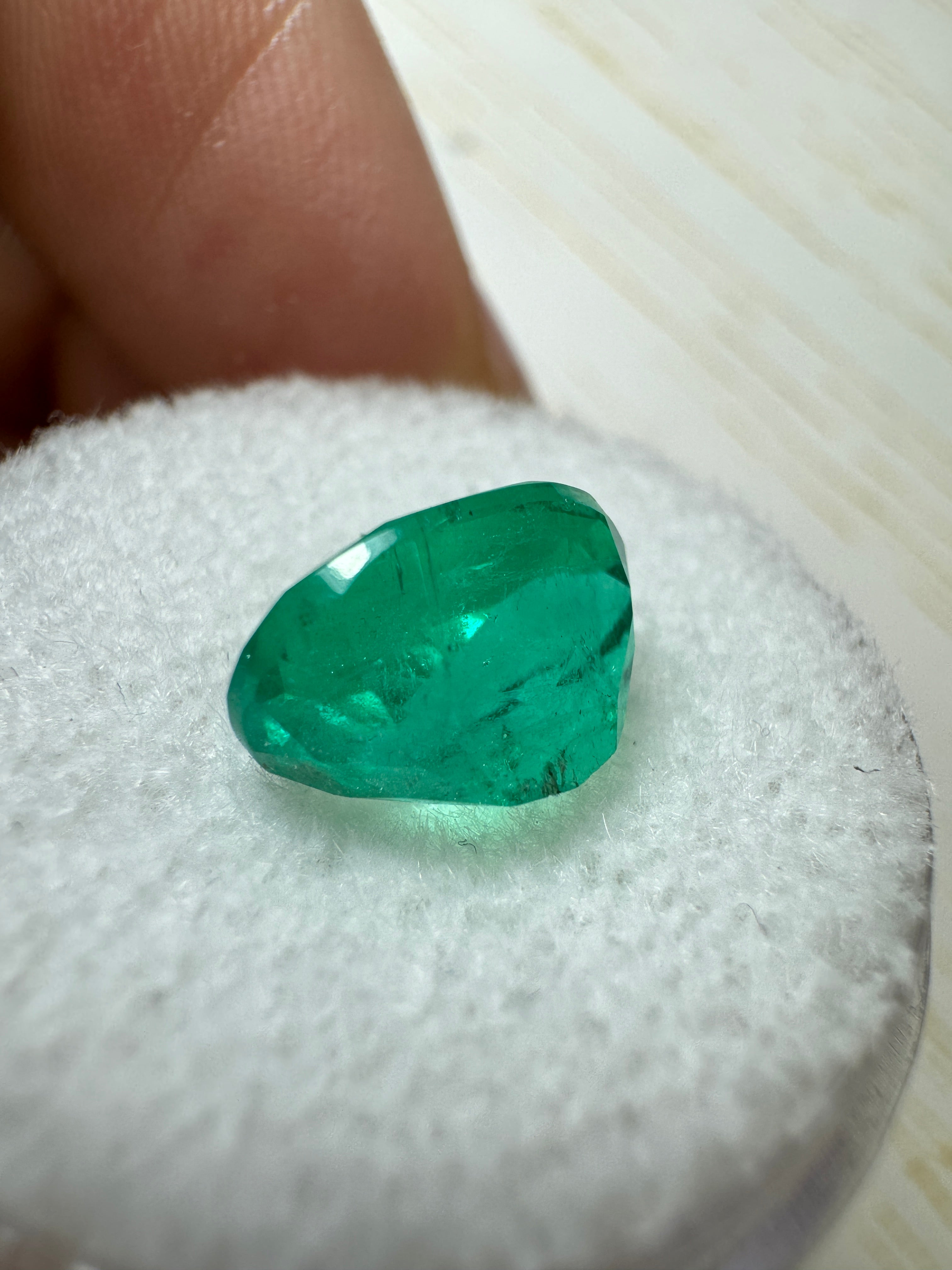 2.95 Carat 11x8mm Oval Cut Colombian Emerald - Semi Transparent Green Loose Gemstone for Jewelry Making, Engagement Rings & Luxury Gifts