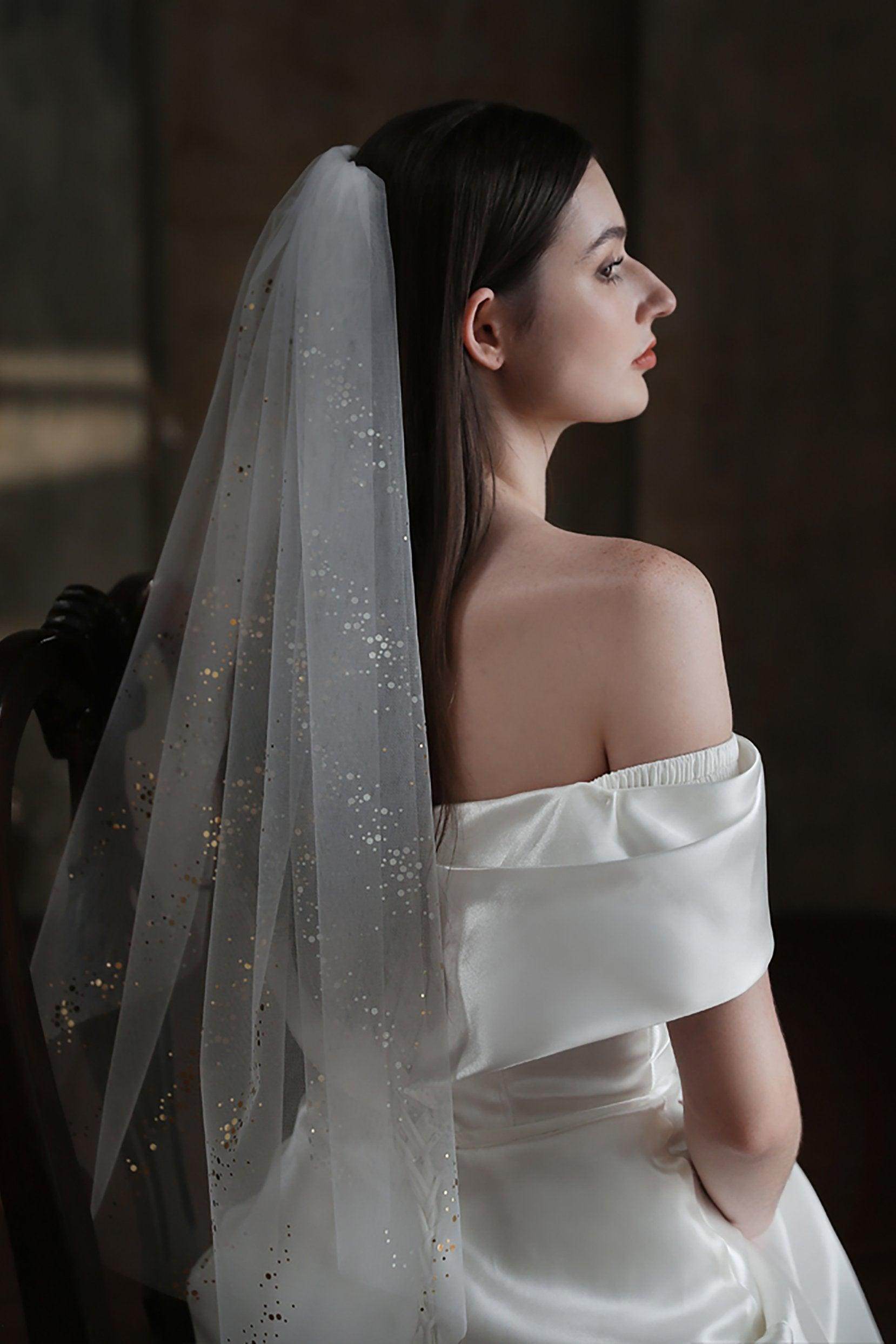 Elegant One-Tier Cut Edge Tulle Wedding Veil with Sequin Embellishments - Perfect for Bridal Accessories, Ceremonies & Special Occasions