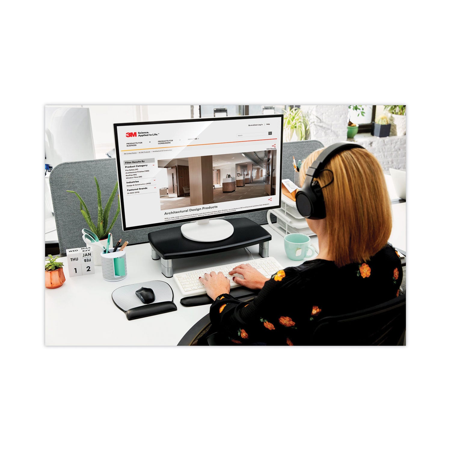 3M™ Extra Wide Adjustable Monitor Stand - 20
