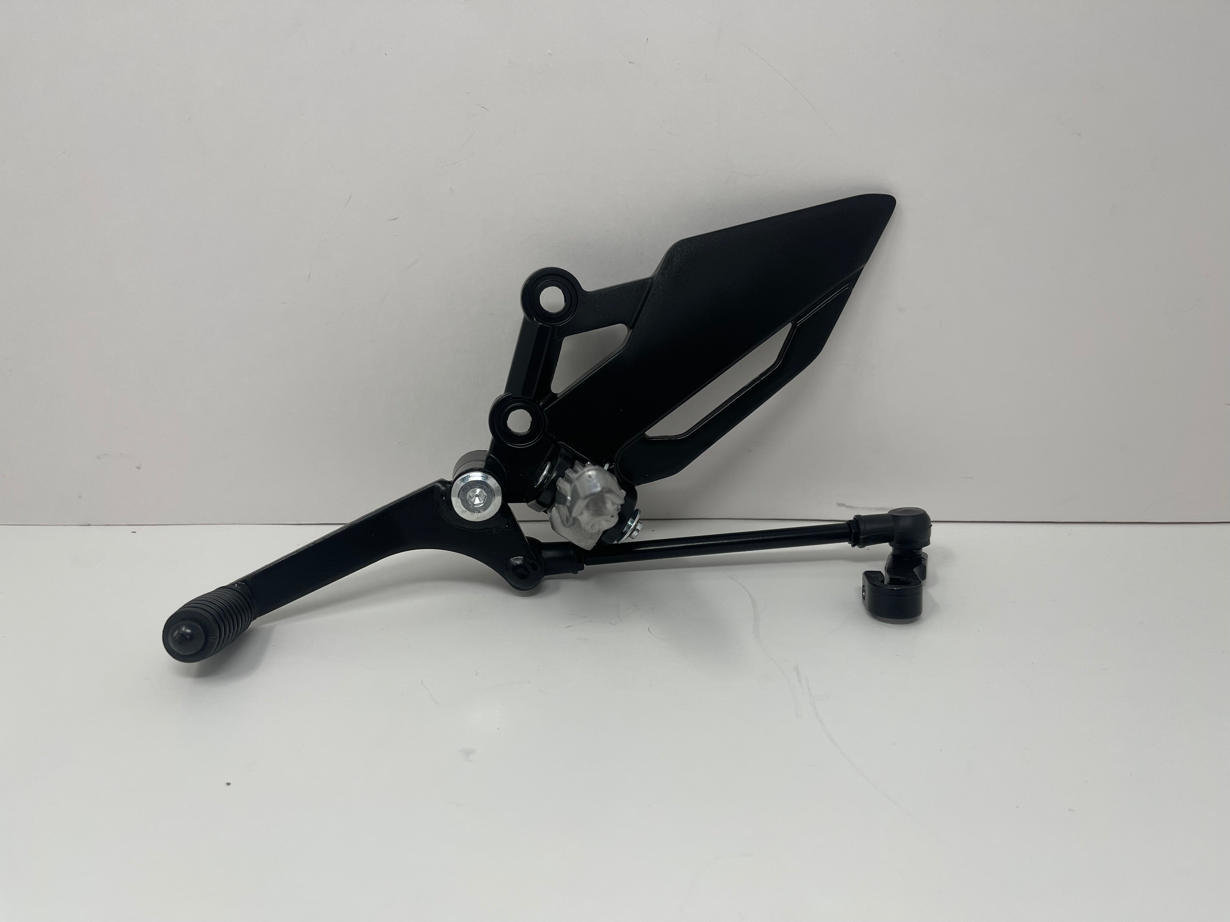 250cc X22R MAX Motorcycle Left Front Footrest with Shifter (H6 70009) - Perfect for Off-Road Adventures & Motorcycle Maintenance