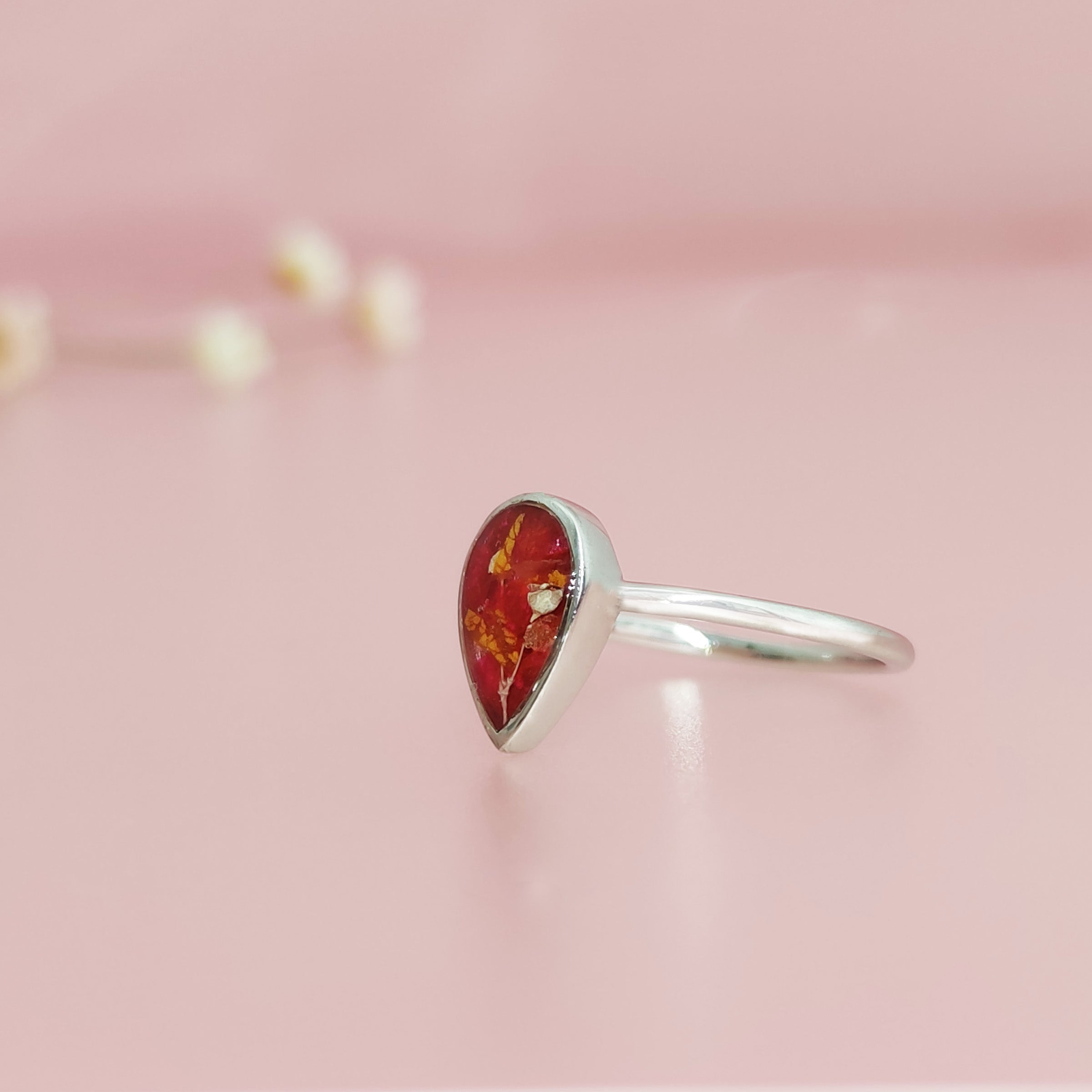Solid Gold Teardrop Ring with Dried Wedding or Funeral Flowers - Elegant Memorial Jewelry for Remembrance and Special Occasions