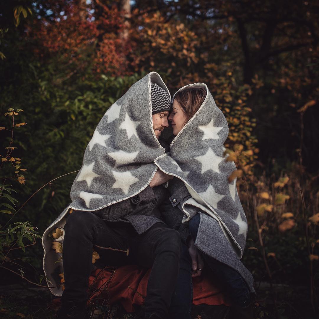 Premium Grey & Cream Stars Merino Wool Throw Blanket - 180cm x 130cm Soft Warm Winter Bedding - Perfect for Sofa, Bed, Couch & Home Decor
