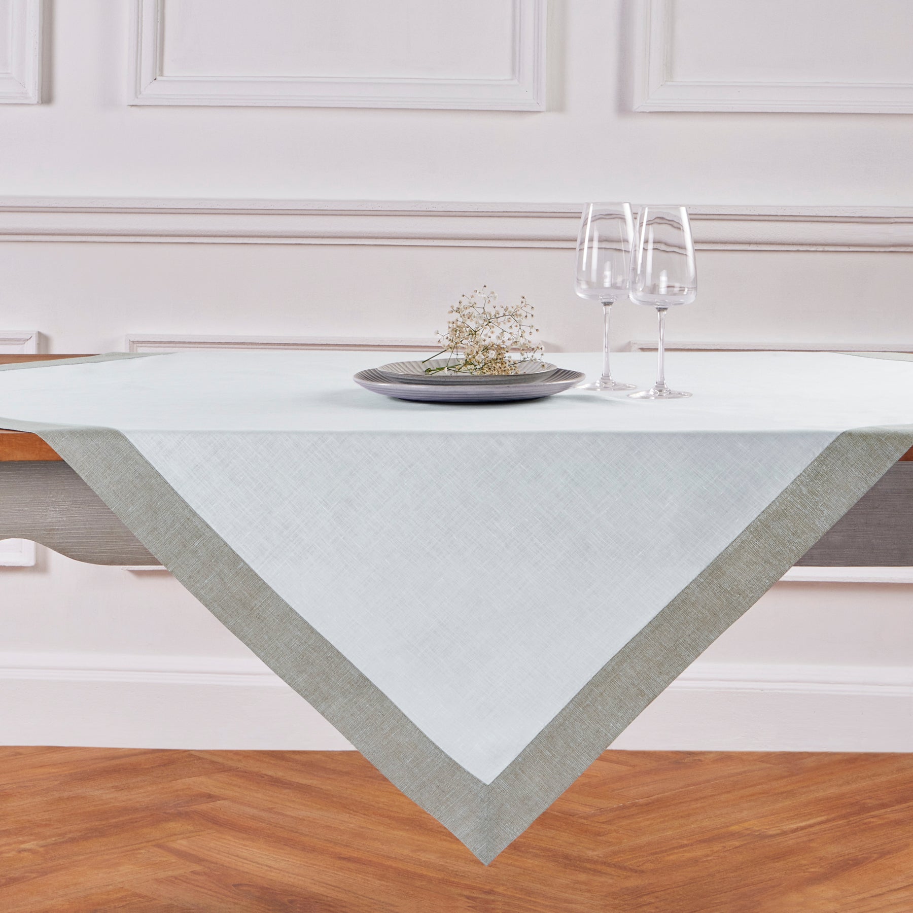 Festive Edge Table Throw - Elegant Holiday Table Runner for Christmas & Thanksgiving Decor - Perfect for Dining Room & Party Decorations