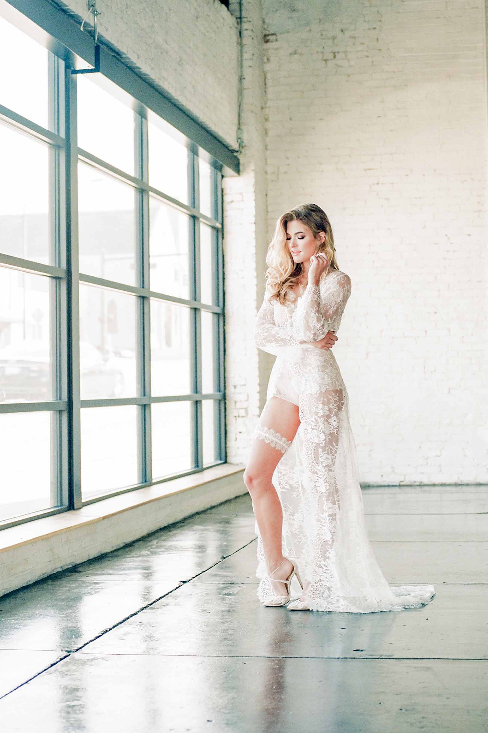 Elegant Swan Queen Ivory Lace Bridal Robe Gown with Scalloped Train - Perfect for Wedding, Bridal Shower, and Honeymoon Photoshoots
