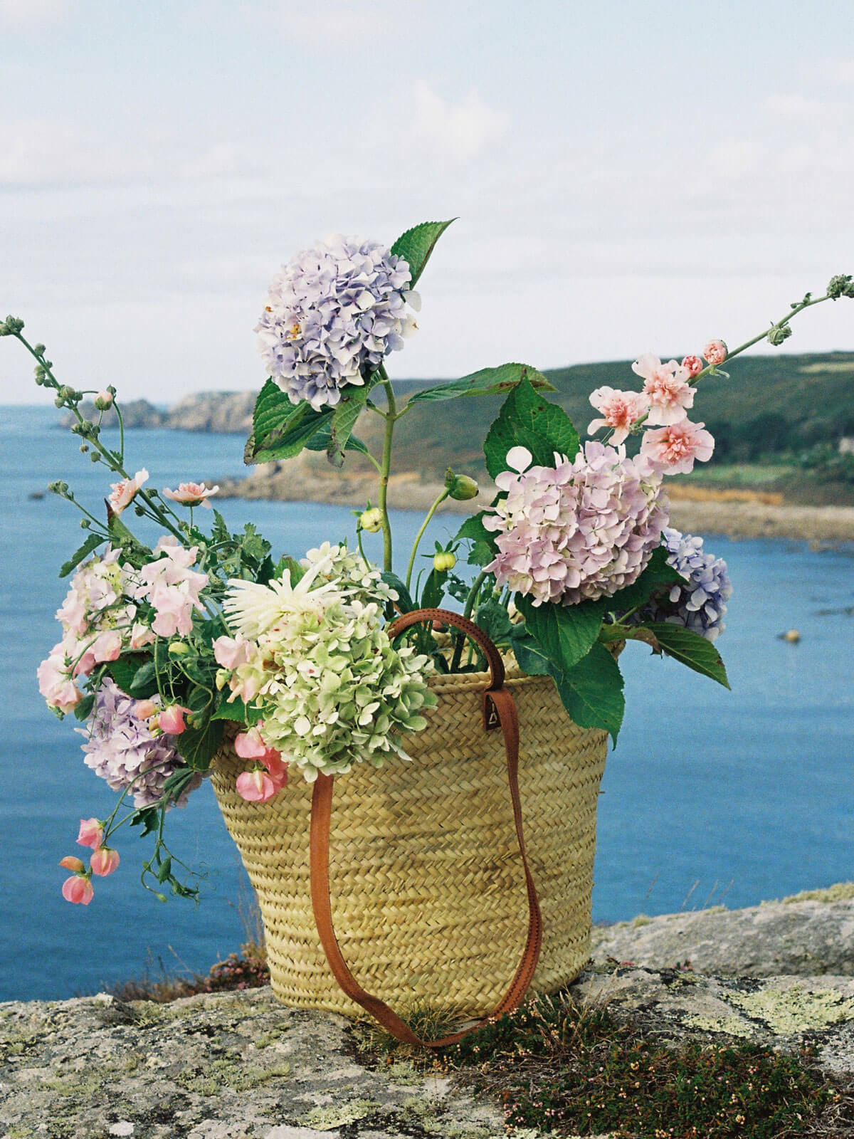 Stylish Parisienne Shopping Basket - Elegant Woven Grocery Tote for Farmers Market, Picnics & Beach Trips