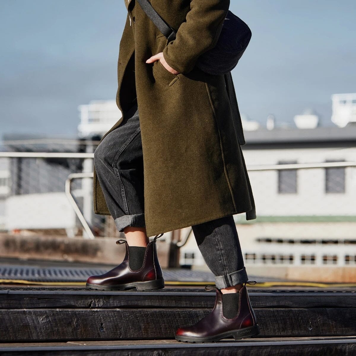 Blundstone 2412 Chelsea Boots for Men & Women - Comfortable & Durable Leather Work Boots - Perfect for Outdoor, Hiking, and Casual Wear