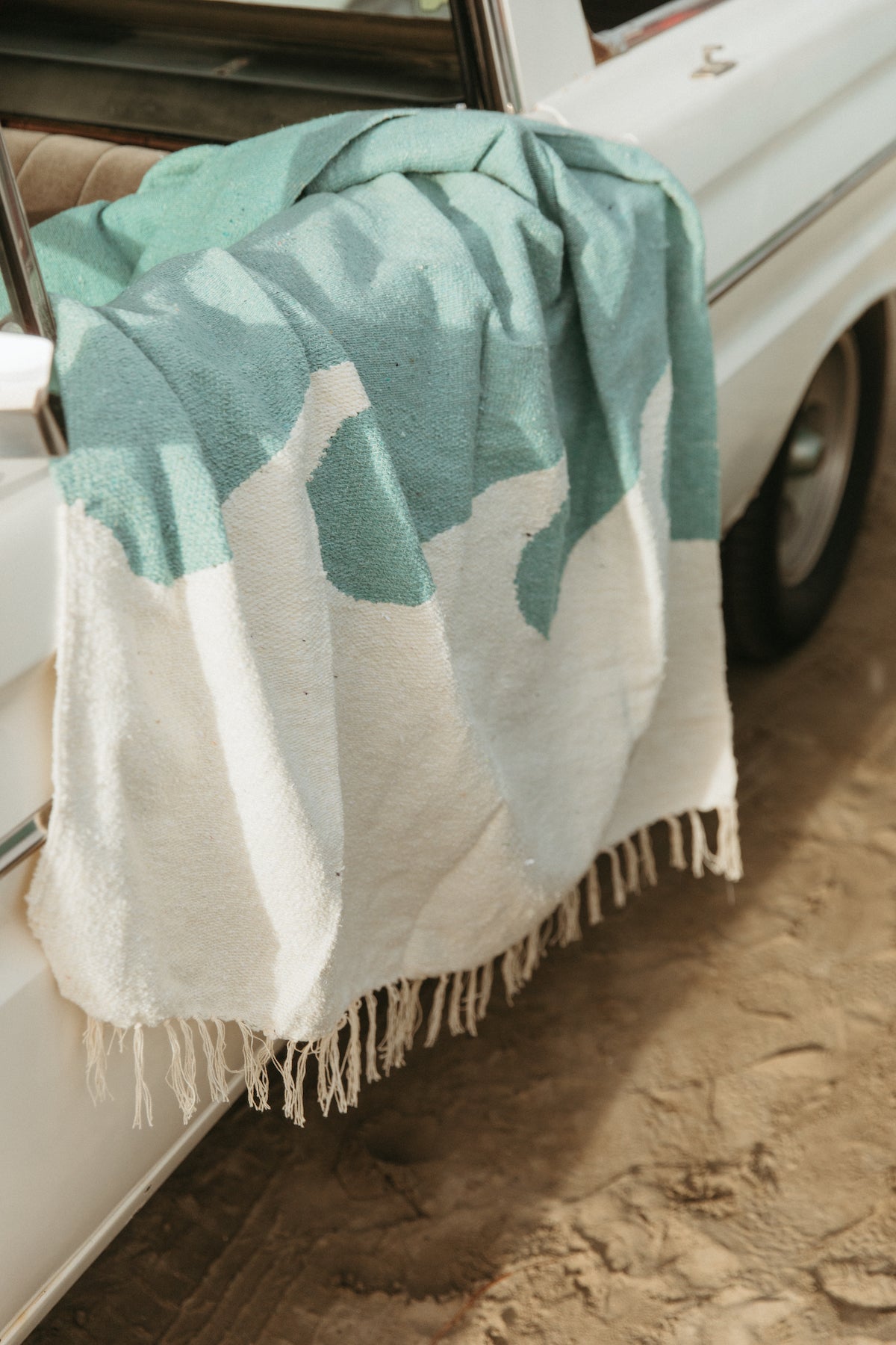 Las Olas Wave Mexican Beach Blanket - Waterproof Sandproof Picnic Blanket for Beach, Park, Camping & Outdoor Activities
