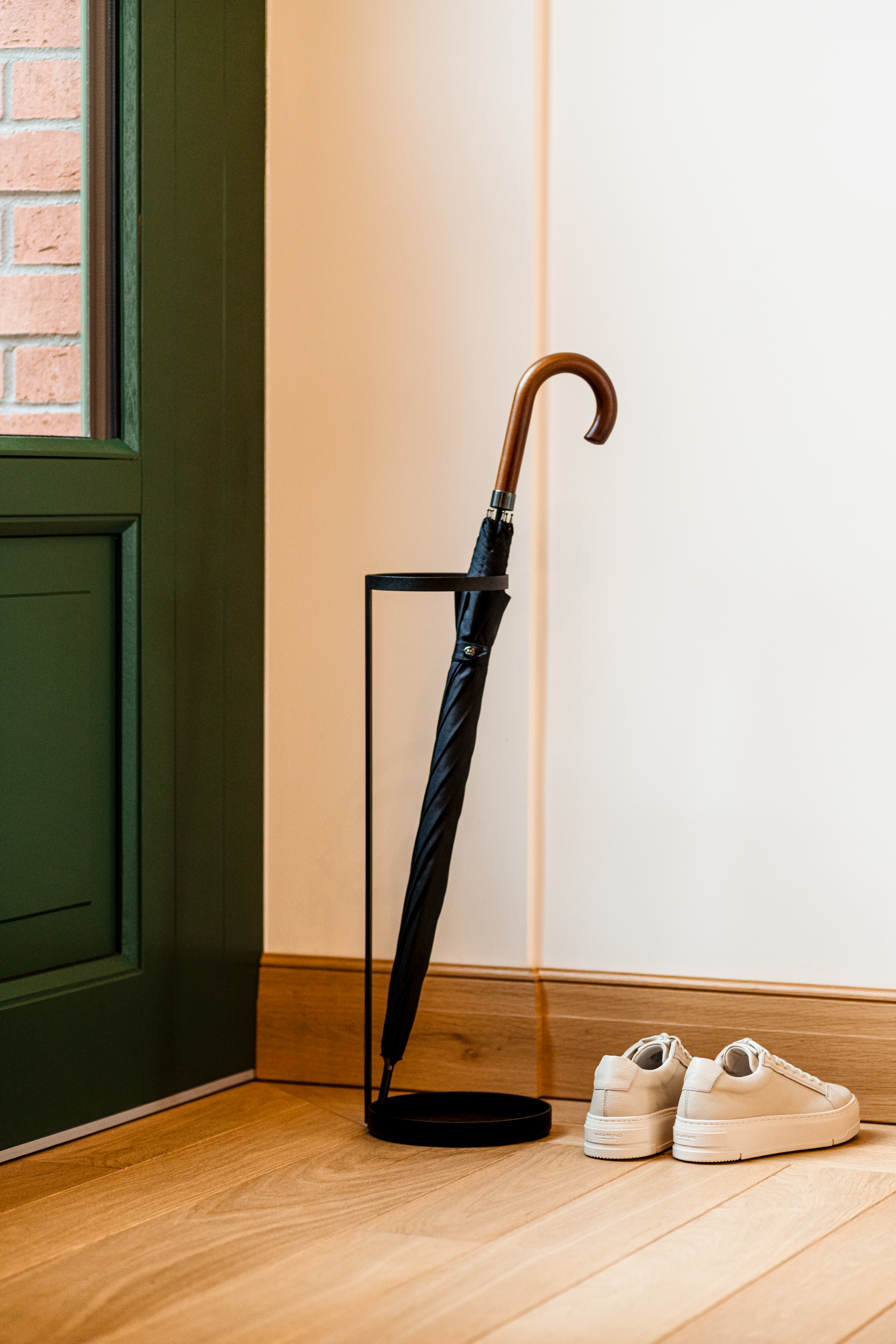 Stylish Gugi Umbrella Stand - Durable Metal Holder for Rain & Golf Umbrellas - Perfect for Entryway, Porch & Office Organization - Home & Outdoor Decor Accessory