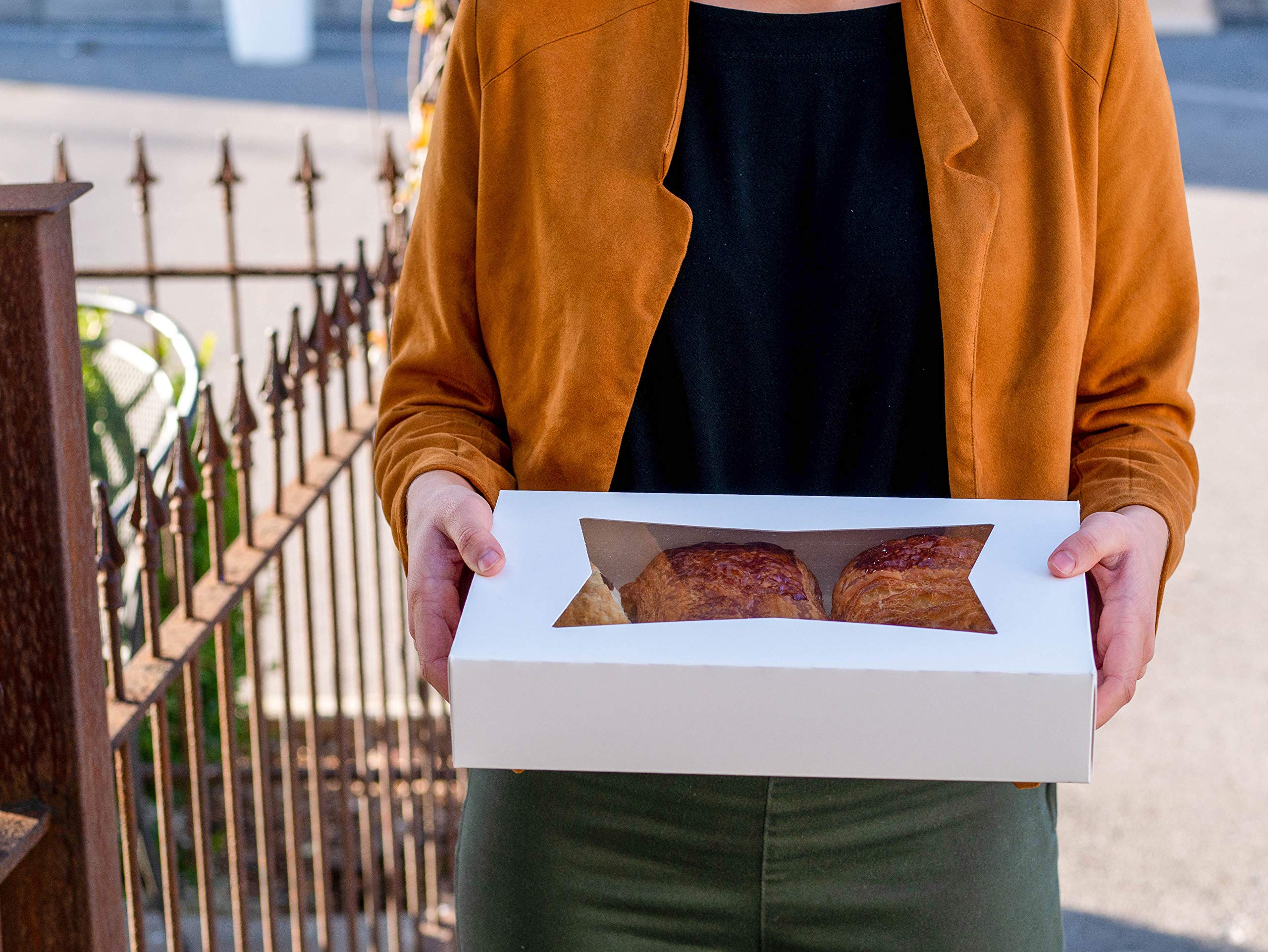 Southern Champion Tray 23133 White Paperboard Window Bakery Box - 19