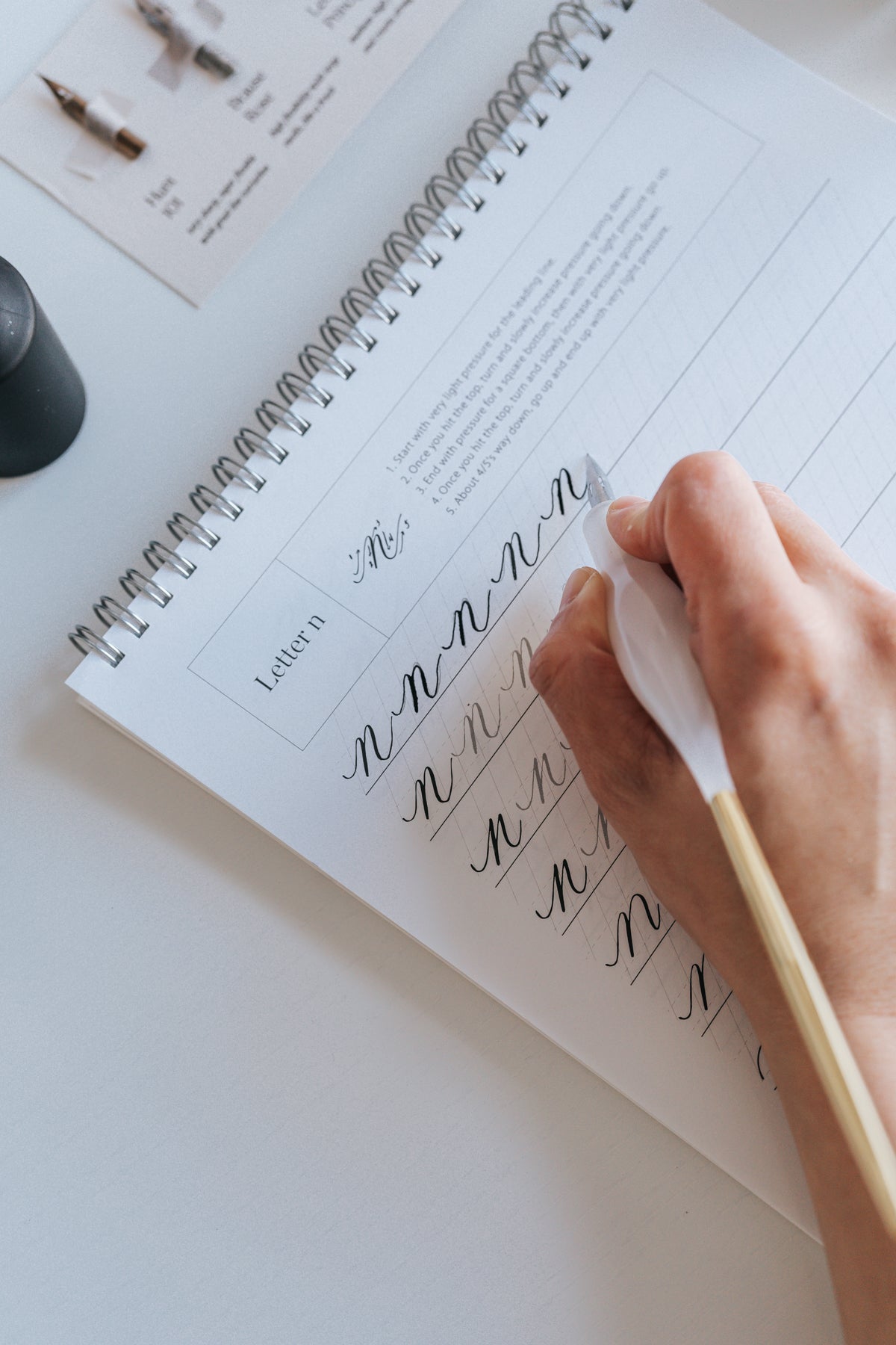 Premium White Quartz Straight Calligraphy Pen Holder - Elegant Writing Tool for Calligraphy, Lettering & Artistic Projects - Perfect for Home Office, Gift Giving & Creative Workspaces