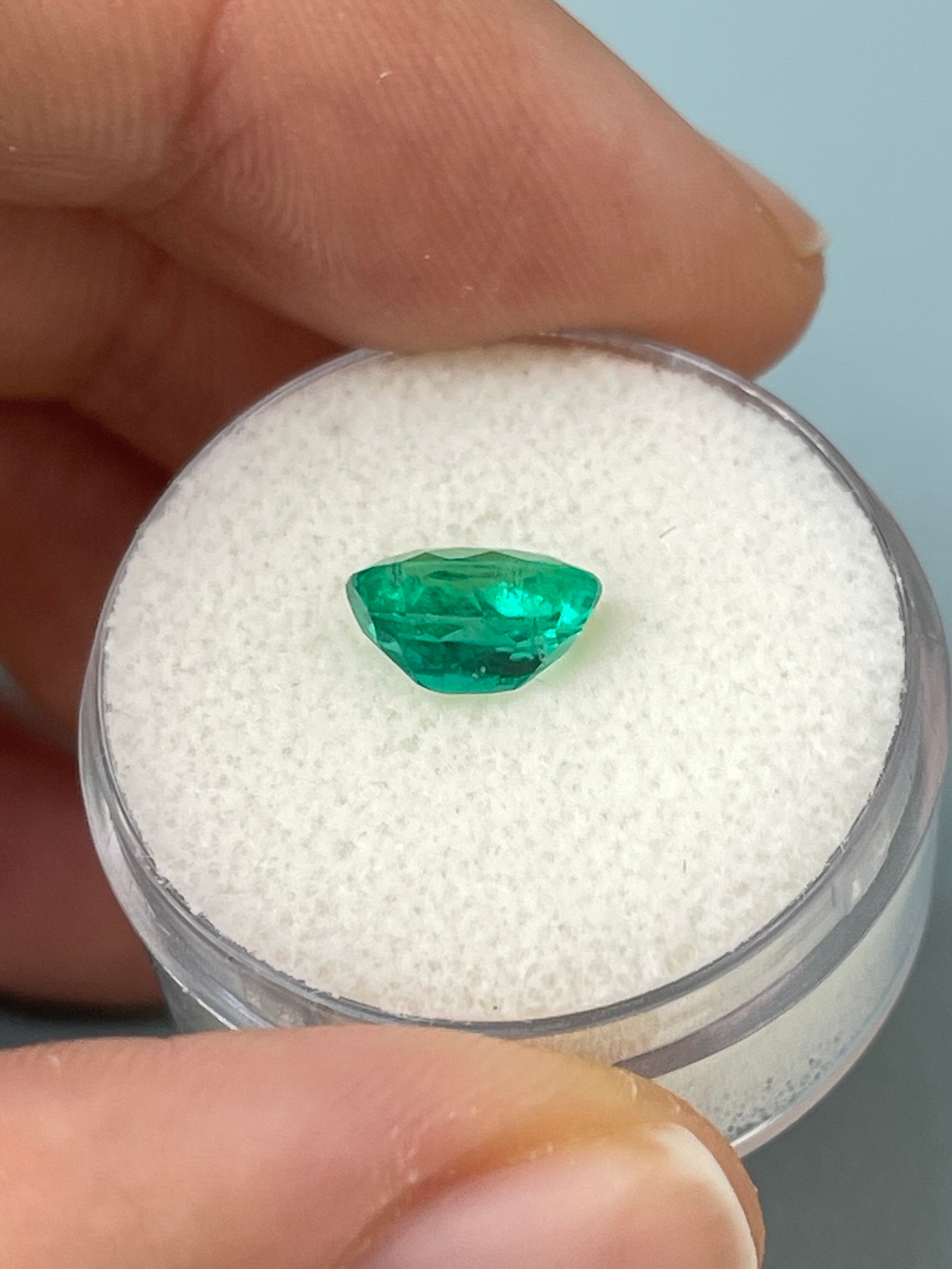1.55 Carat AAA 9x6 Bluish Green Natural Loose Colombian Emerald Oval Cut Gemstone for Jewelry Making, Engagement Rings & Luxury Gifts