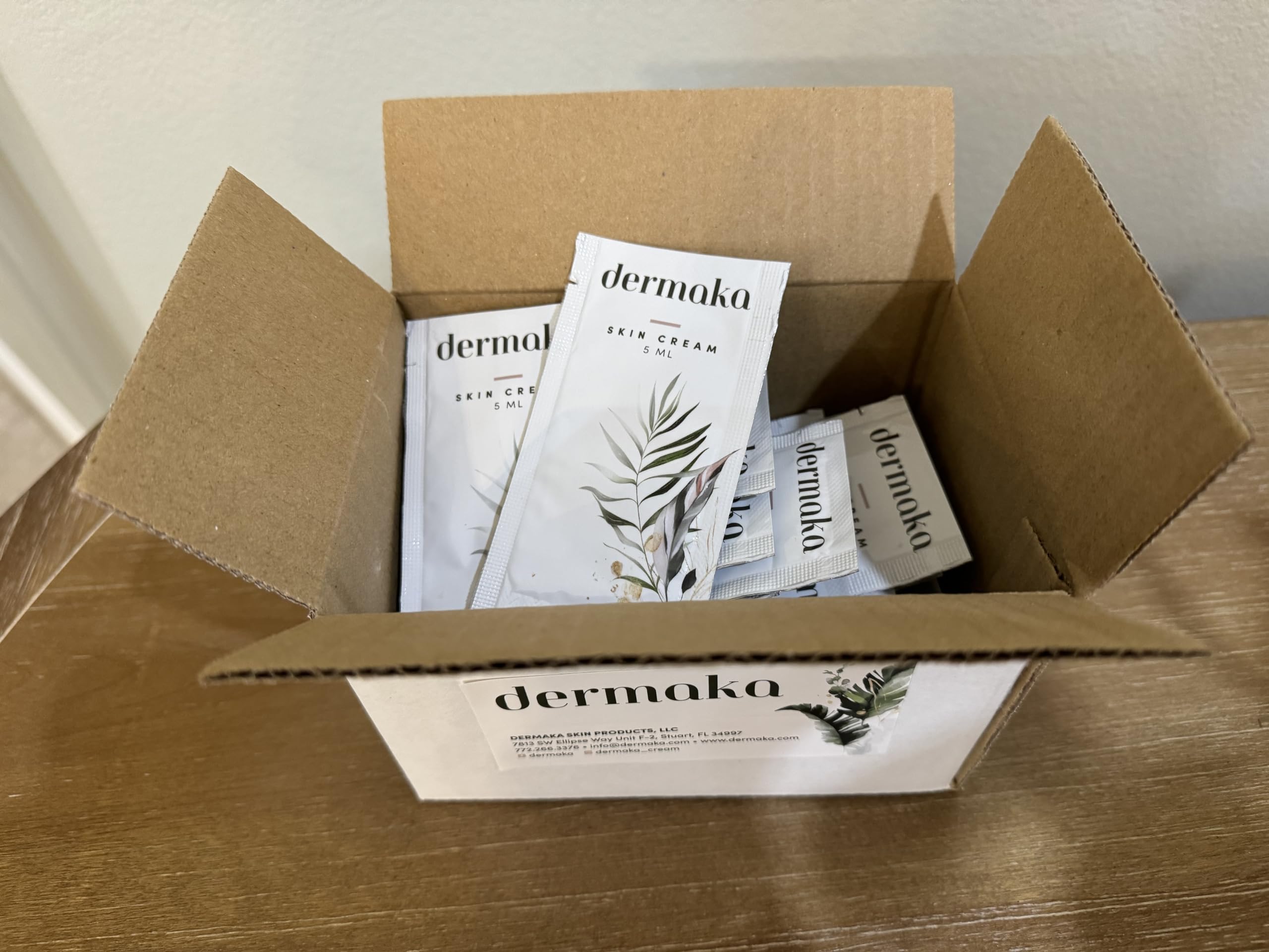 Dermaka All-Natural Skin Cream - 25 Packets (5ml Each) | Moisturizing Lotion for Dry, Sensitive Skin | Formulated by Surgeons for Healing & Repair | Perfect for Post-Procedure Care, Eczema & Daily Hydration