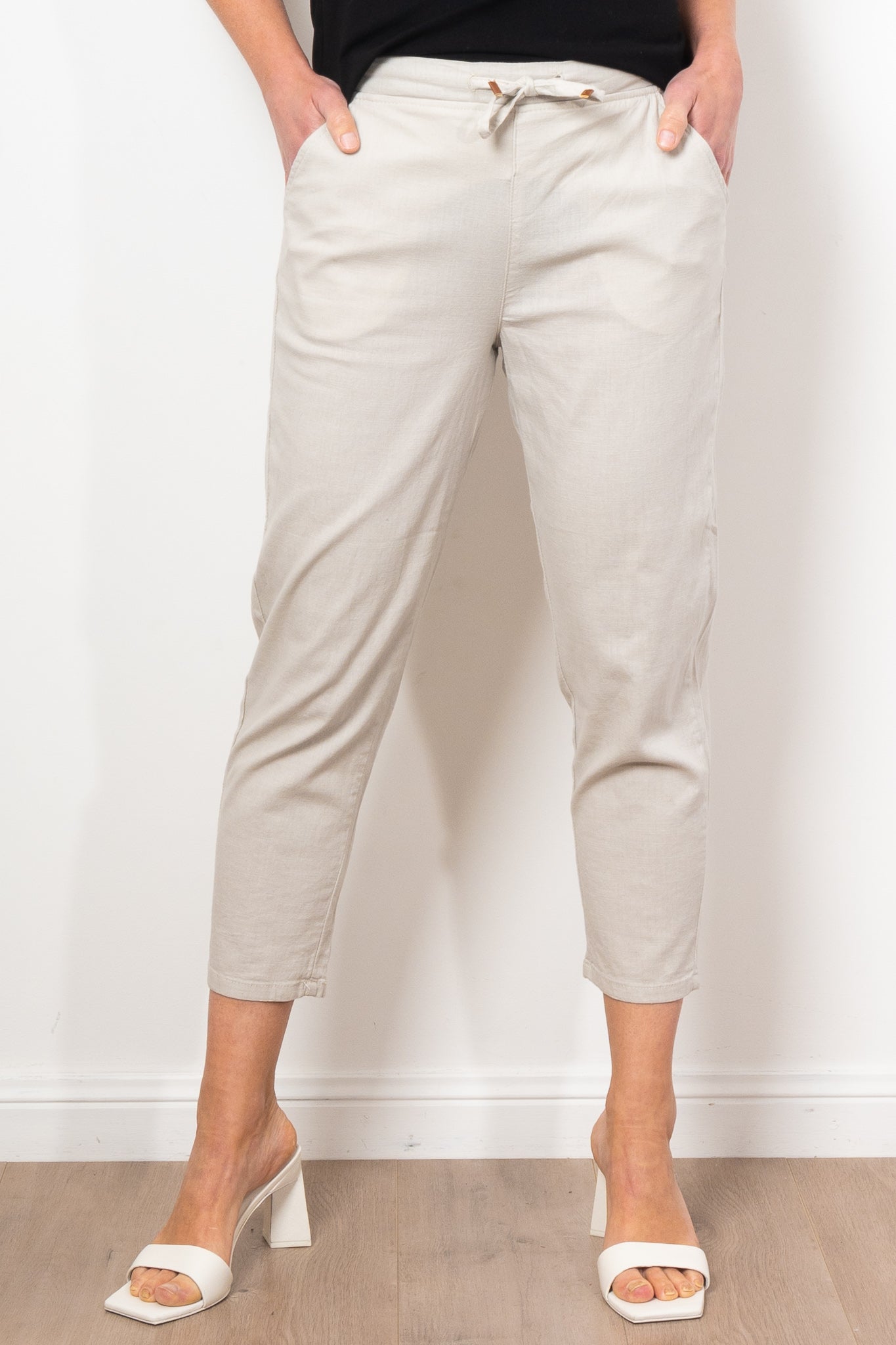 Vassalli Women's 7/8 Length Skinny Stretch Lightweight Pants for Work, Travel & Everyday Comfort