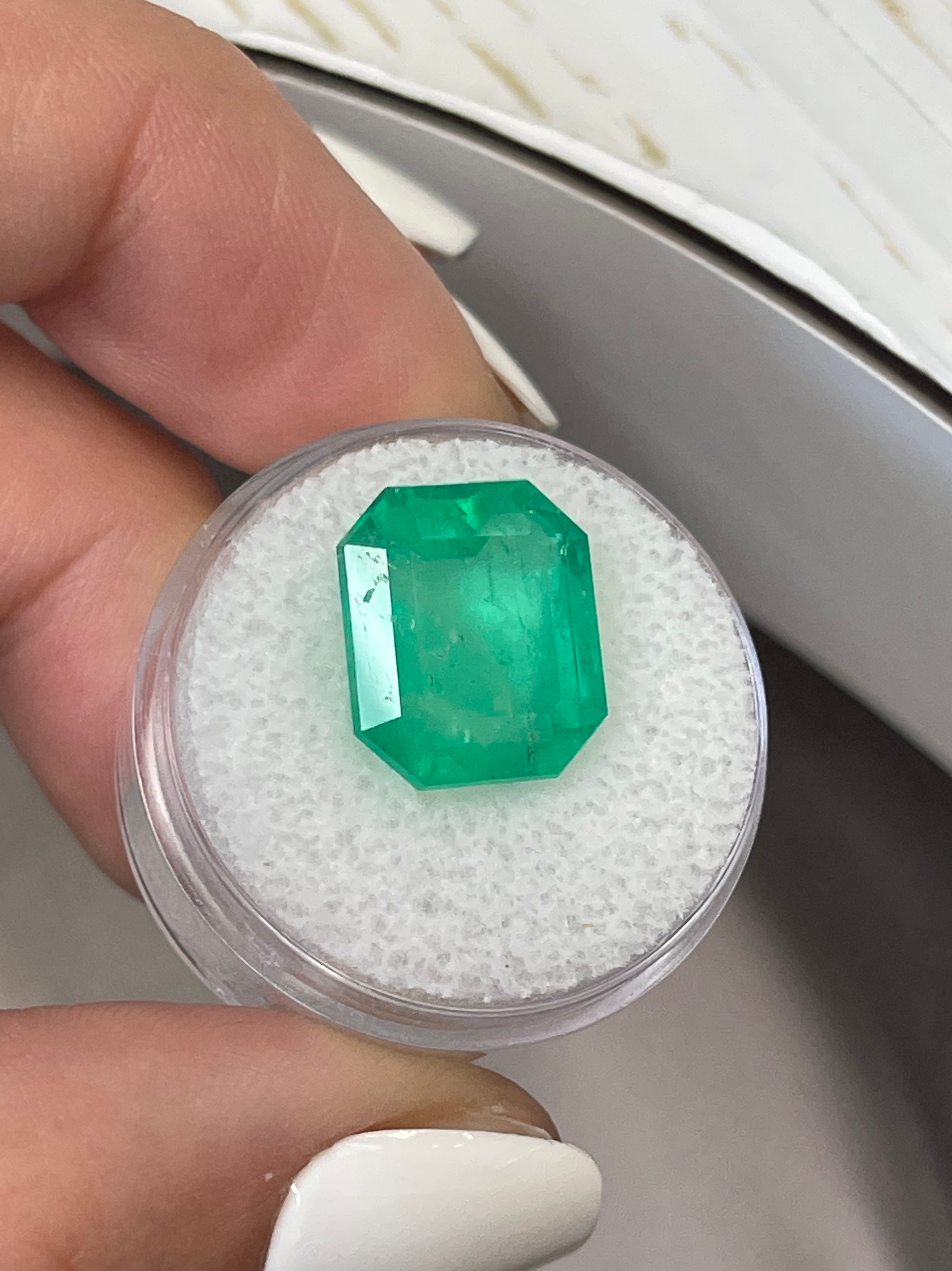 9.66 Carat 14x12mm Medium Emerald Cut Loose Colombian Emerald Gemstone for Jewelry Making - Engagement Rings, Pendants & Fine Jewelry Designs