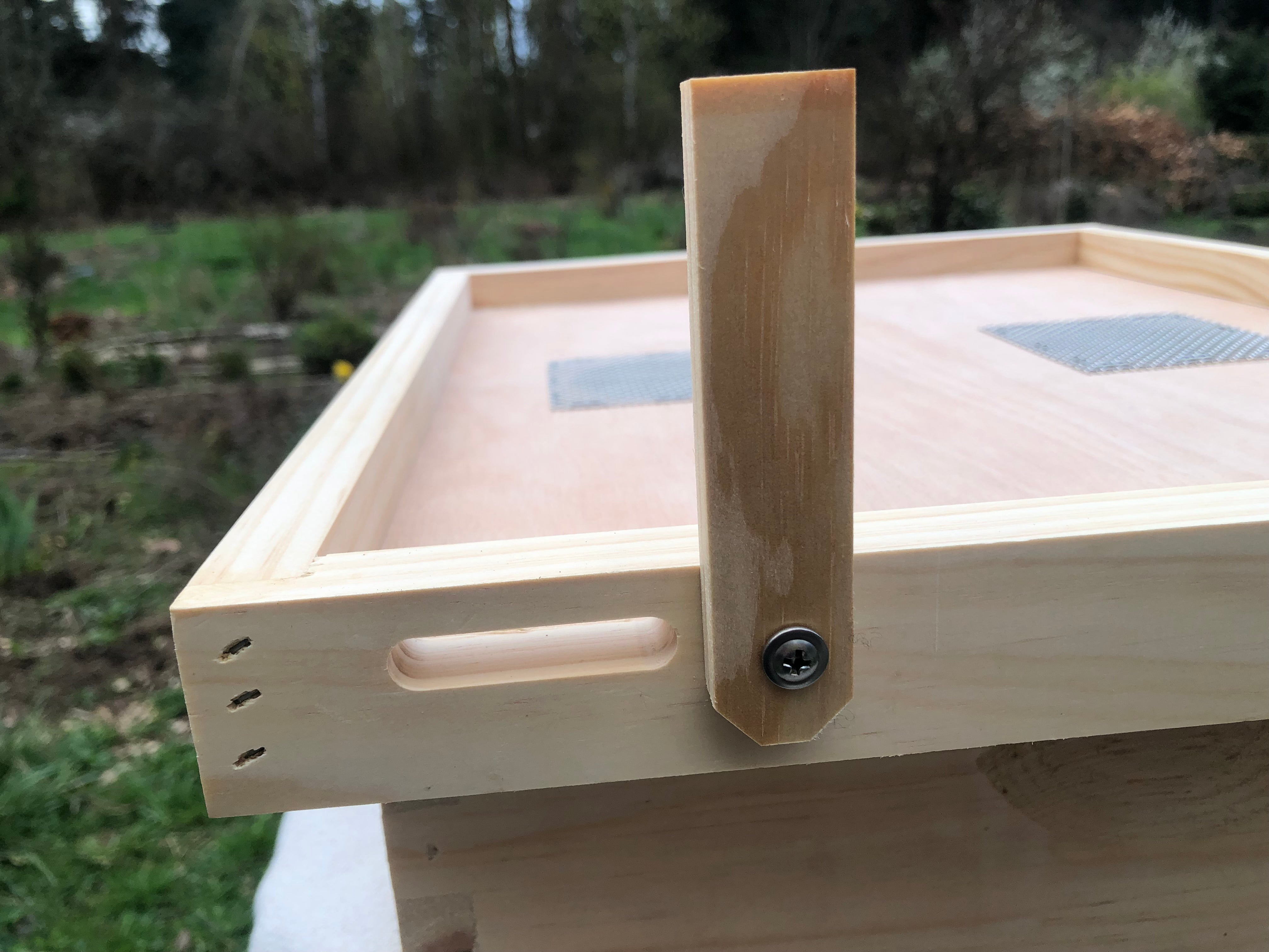 Double Screen for Beehive Colony Splits - Essential Beekeeping Equipment for Honey Production & Hive Management