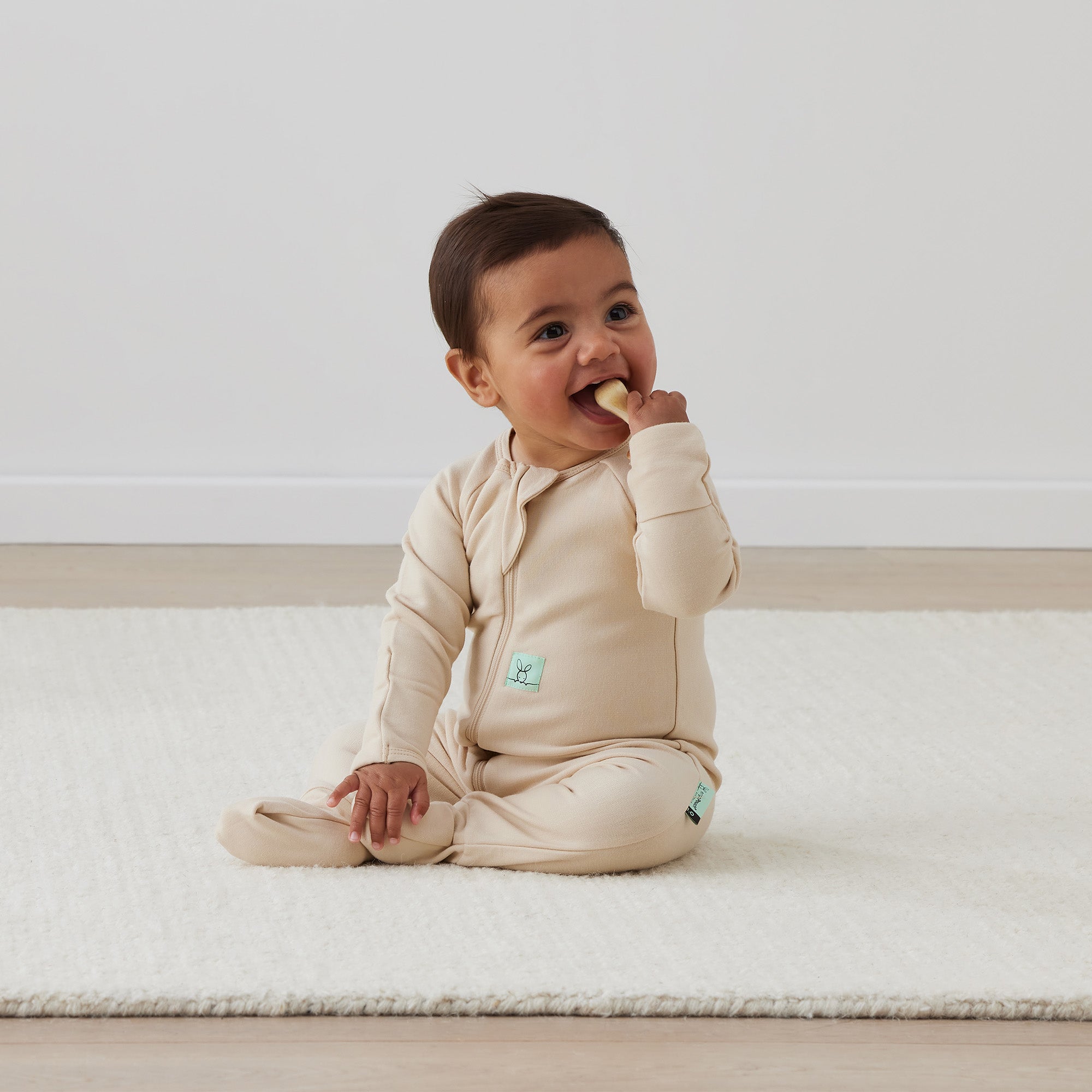 ergoPouch 1.0 TOG Long Sleeve Sleep Zip Bodysuit for Babies - Vanilla Color | Soft & Warm Infant Sleepwear for Winter Nights & Nursery Comfort