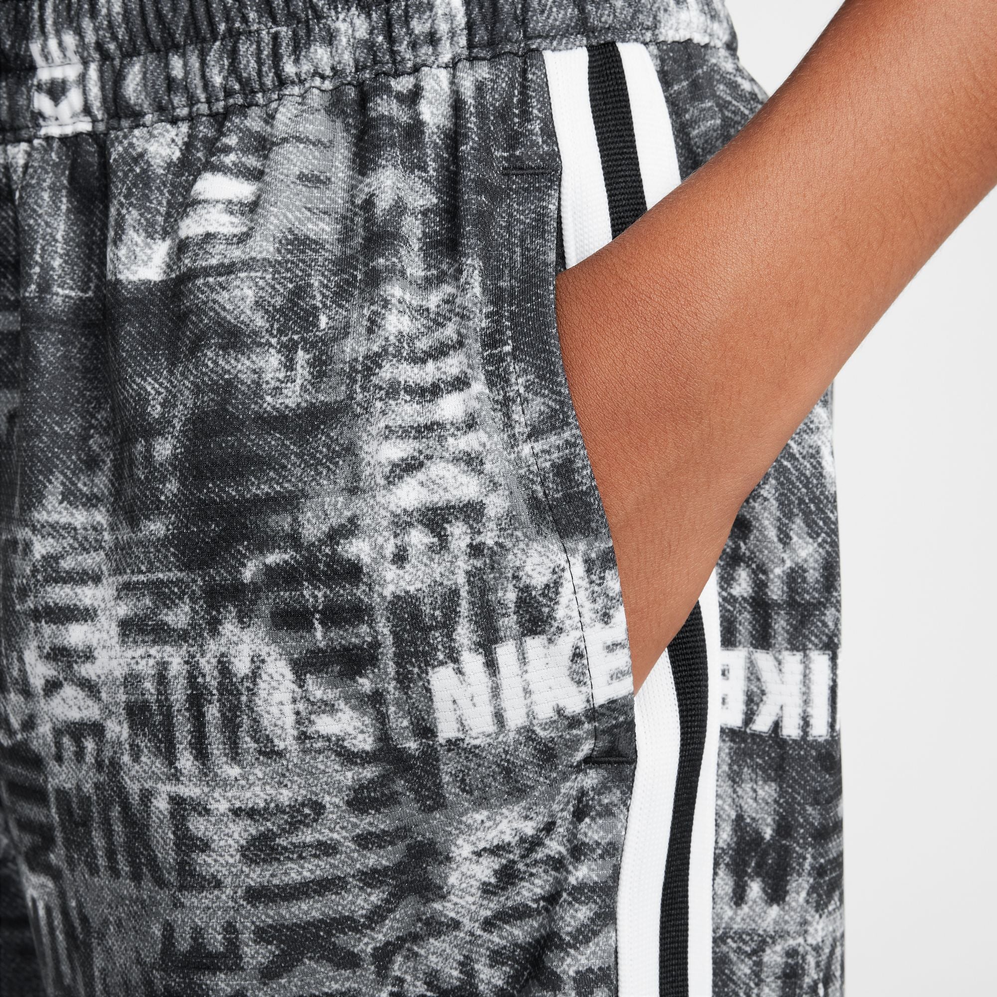 Nike Youth DNA Basketball Shorts for Boys - Breathable & Lightweight Athletic Shorts for Basketball, Running, and Gym Workouts