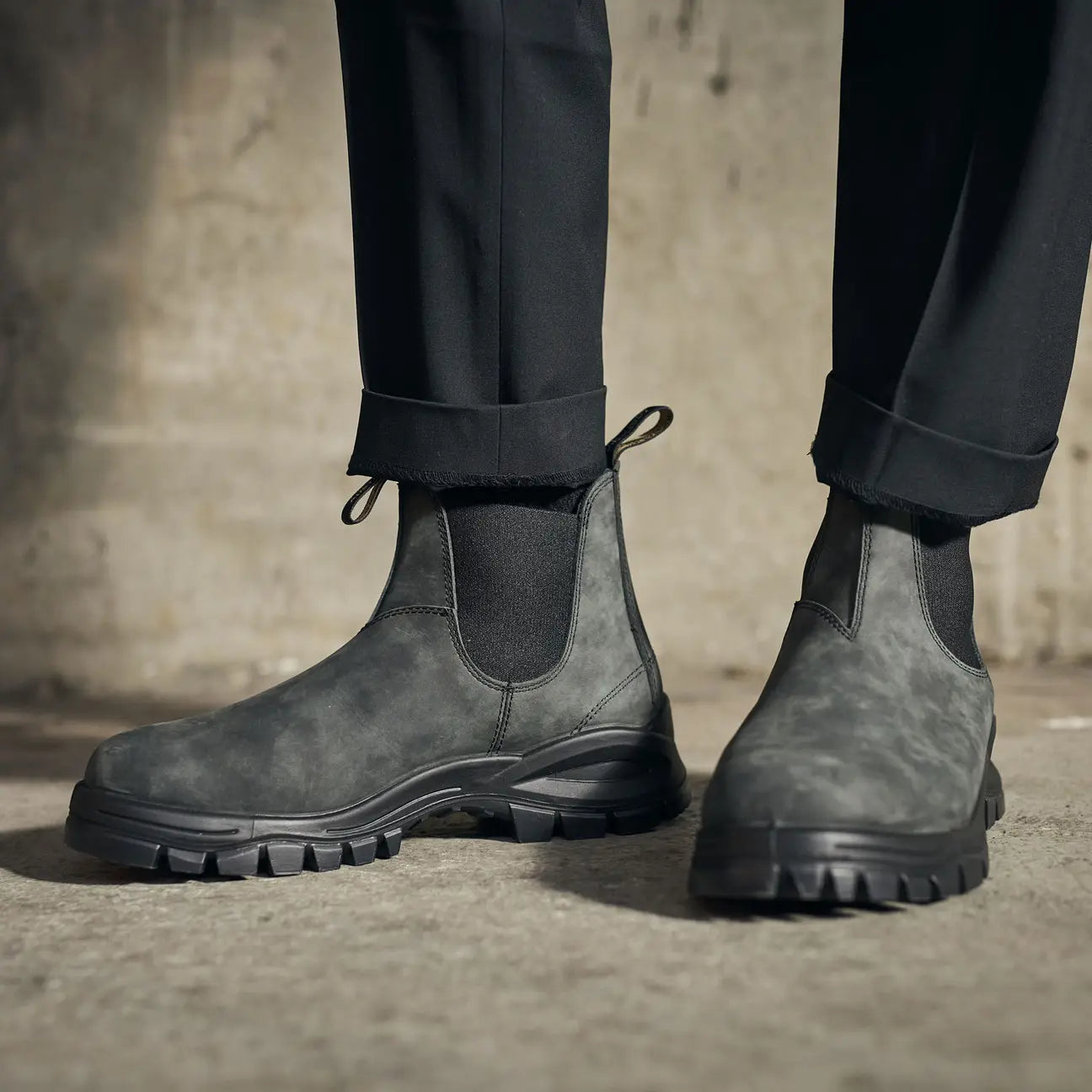 Blundstone Chelsea Lug Boot 2238 - Waterproof & Comfortable Work Boots for Men & Women - Perfect for Outdoor, Hiking & Casual Wear