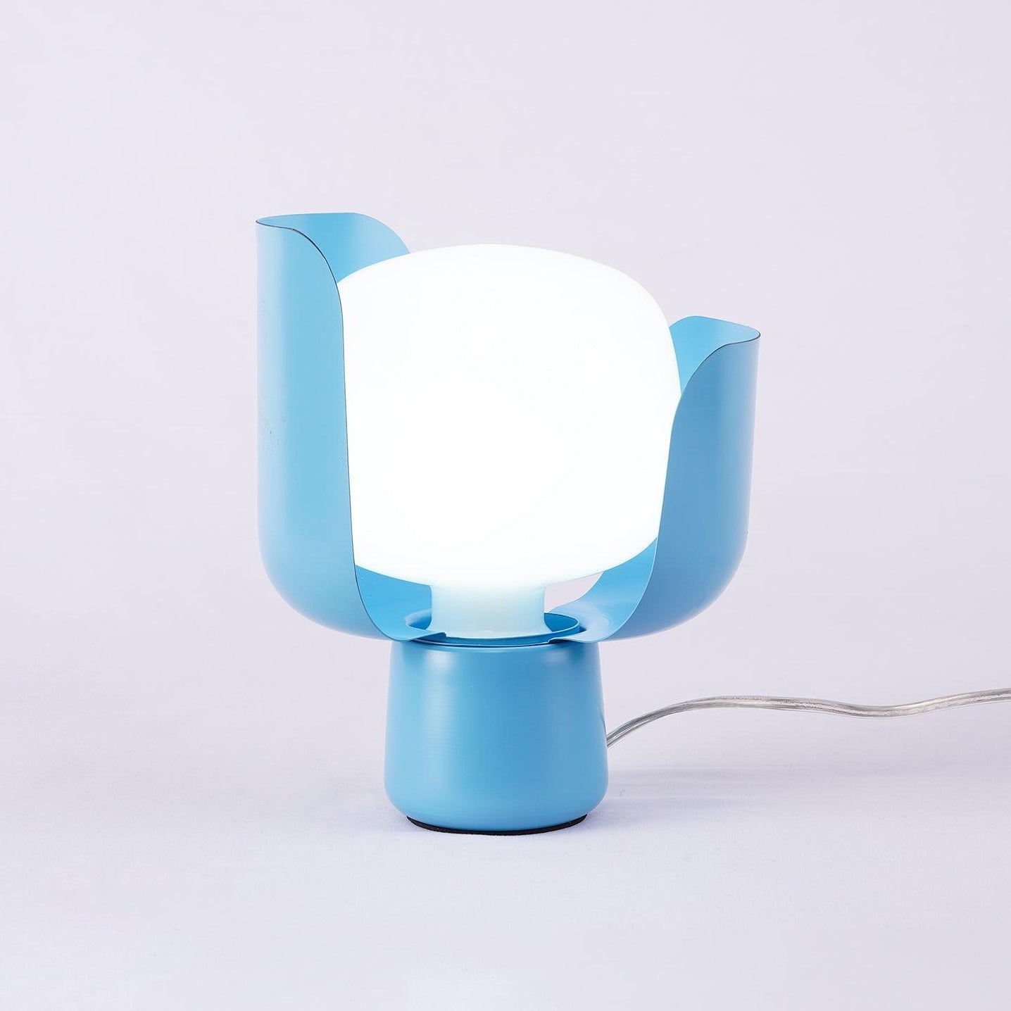 Elegant Petals Glass Table Lamp - Modern Home Decor for Bedroom, Living Room & Office - Soft Ambient Lighting for Relaxation & Cozy Atmosphere