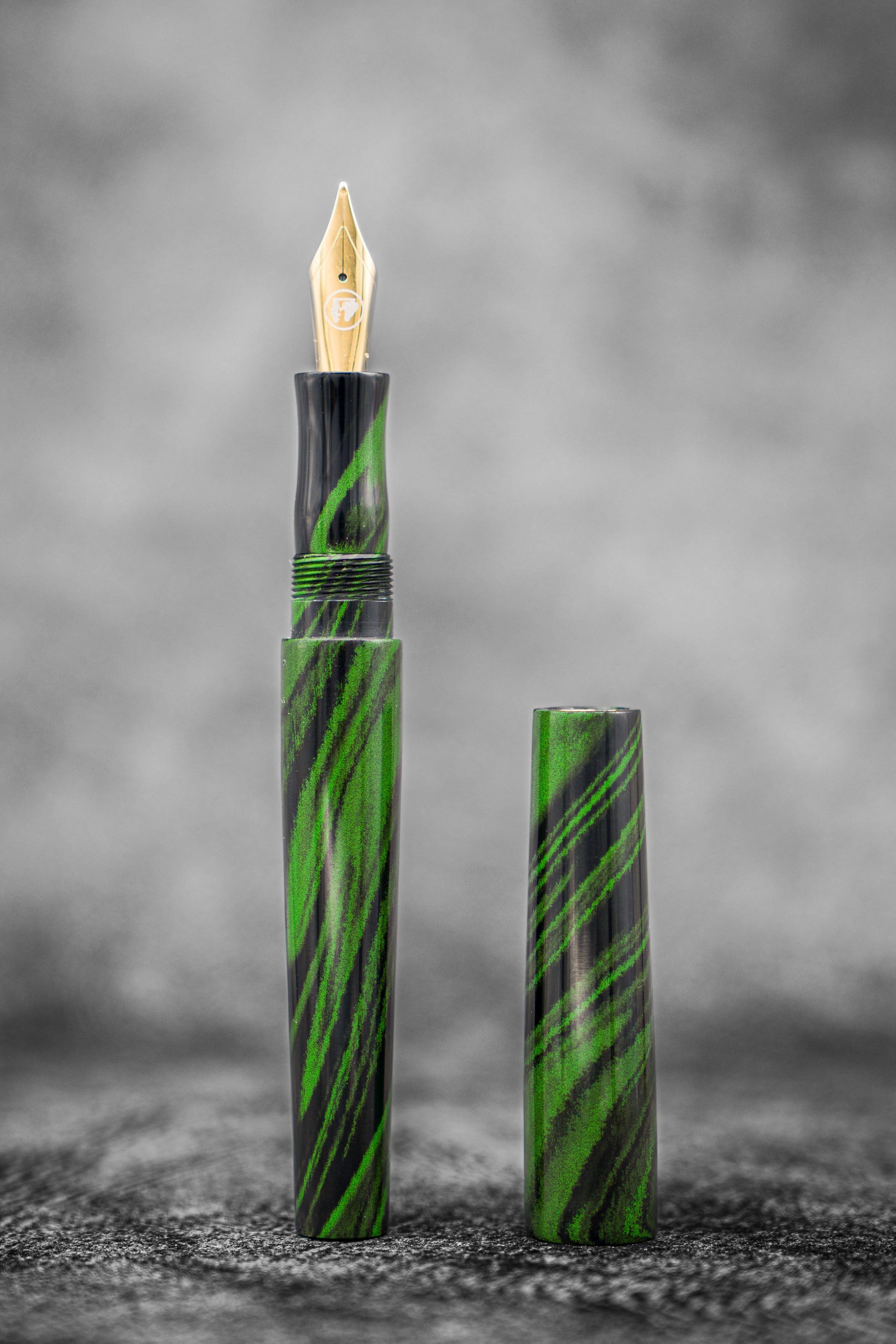 Galen X Studyo Agackakan Fountain Pen V1 - Premium Ebonite Green Fountain Pen for Writing, Calligraphy & Collecting - Perfect for Professionals, Students & Gift Giving