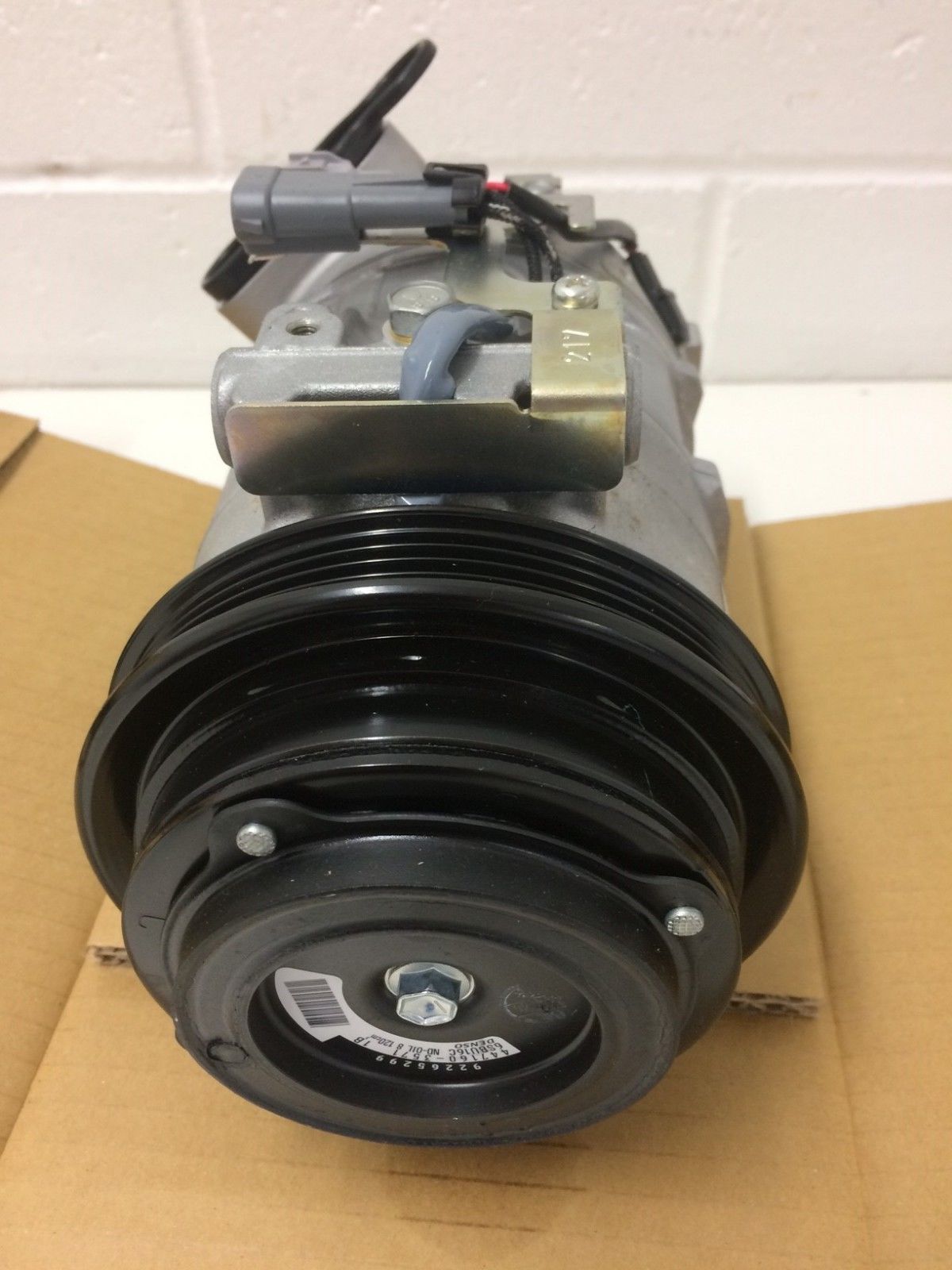 Genuine Holden Commodore VE V8 Air Conditioning Compressor Part Number 92265299 - Perfect for AC System Repair & Replacement