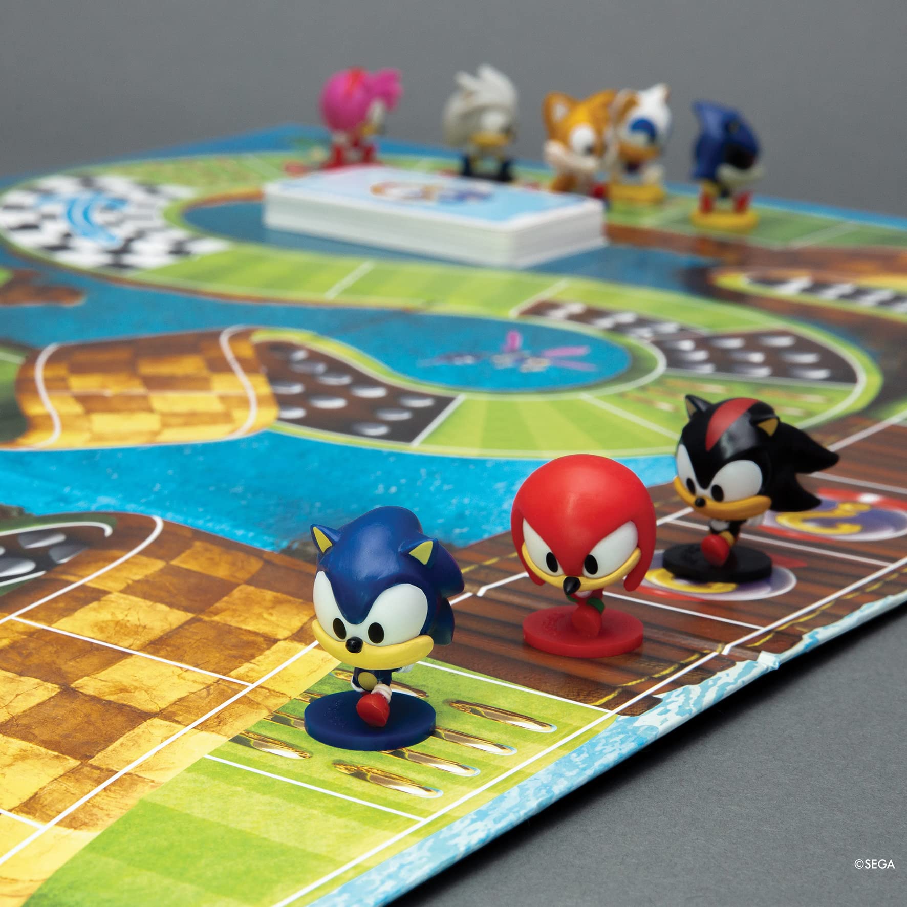 Asmodee SONIC SUPER TEAMS - Official Sega Board Game - Sonic the Hedgehog Racing Game for Family & Kids Ages 7+ - 2-4 Players - 20 Min Playtime - Fun Family Game Night & Birthday Party Activity