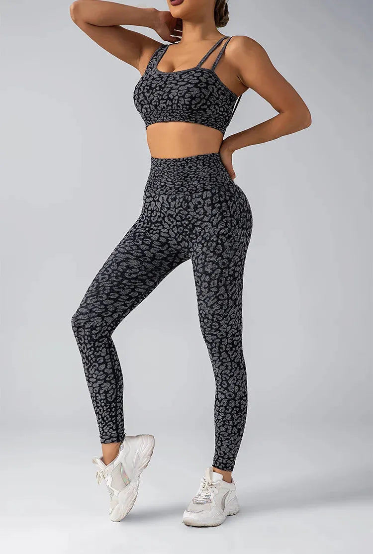 **Women's Yoga Set - Seamless Leggings & Sports Bra - Gym Workout Running Fitness Clothes - Perfect for Yoga, Pilates, and Active Lifestyle**