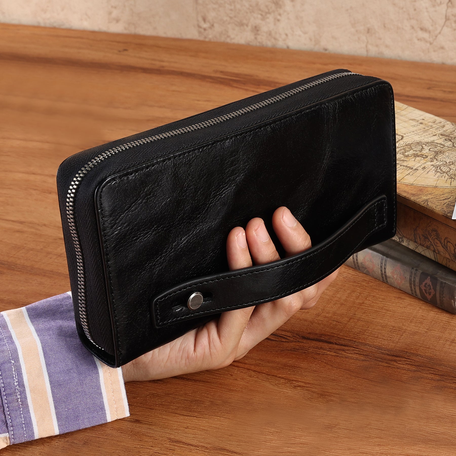 Men's RFID Blocking Leather Wallet - Slim Bifold Wallet for Men with Credit Card Slots & ID Window - Perfect for Travel, Business & Everyday Use