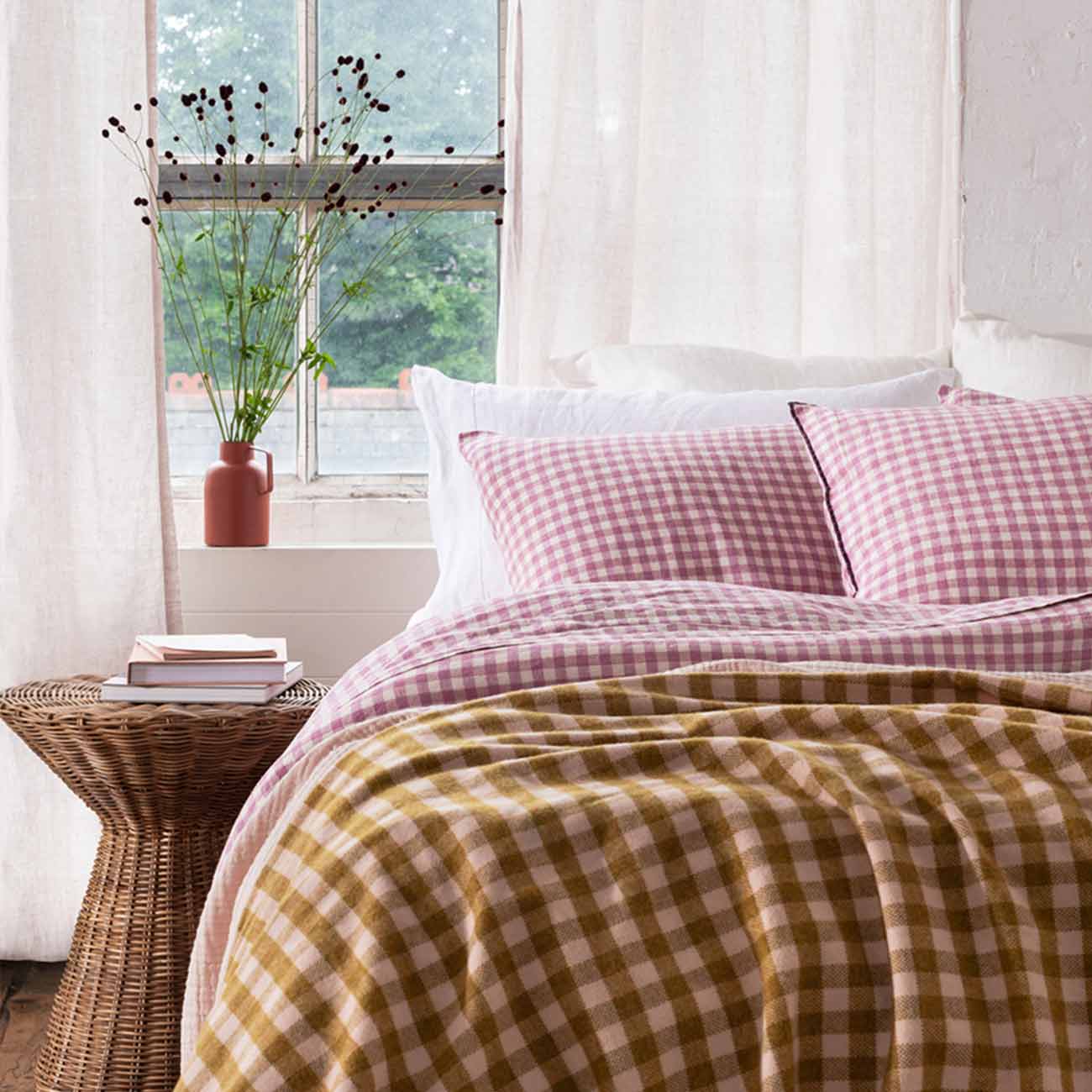 Stylish Ochre Gingham Wool Blanket - Soft & Warm Throw for Couch, Bed, or Outdoor Picnics