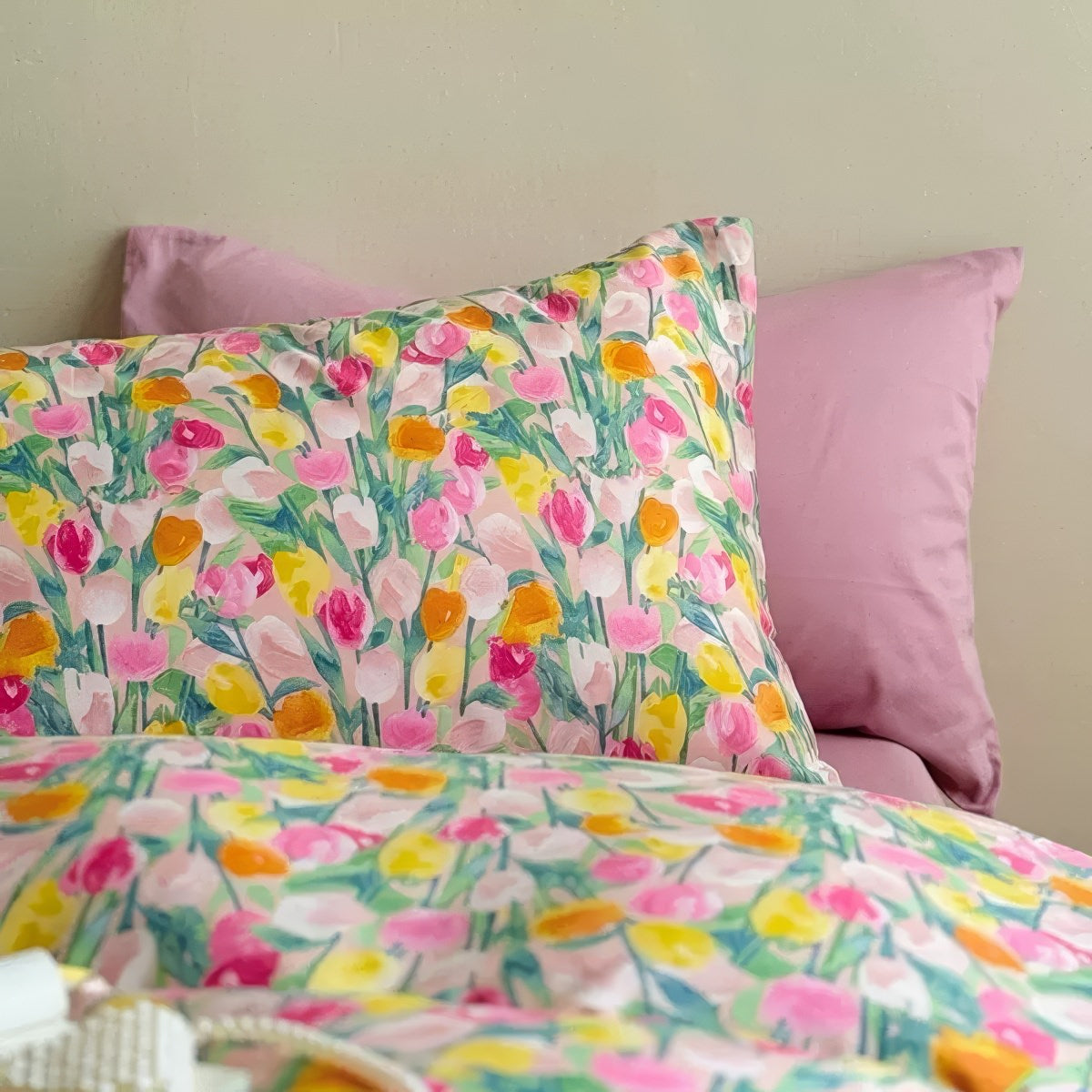 Oil Painted Tulips Print Bedding Set - Queen Size Floral Duvet Cover & Pillowcases - Luxury Botanical Bedroom Decor for Spring & Summer
