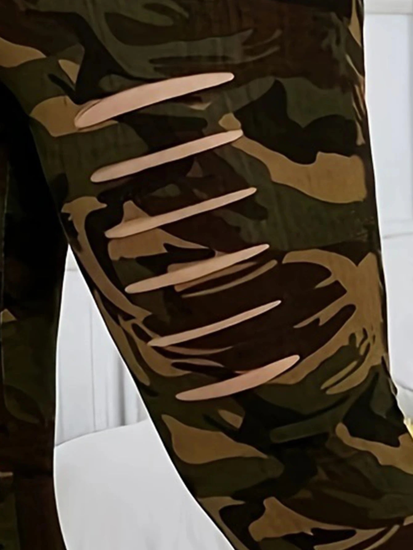 Plus Size Women's Camouflage Ripped Niner Pants - Trendy Ripped Front Leggings with Wrapped Waist & Tight Fit - Perfect for Casual Wear, Street Fashion & Outdoor Activities