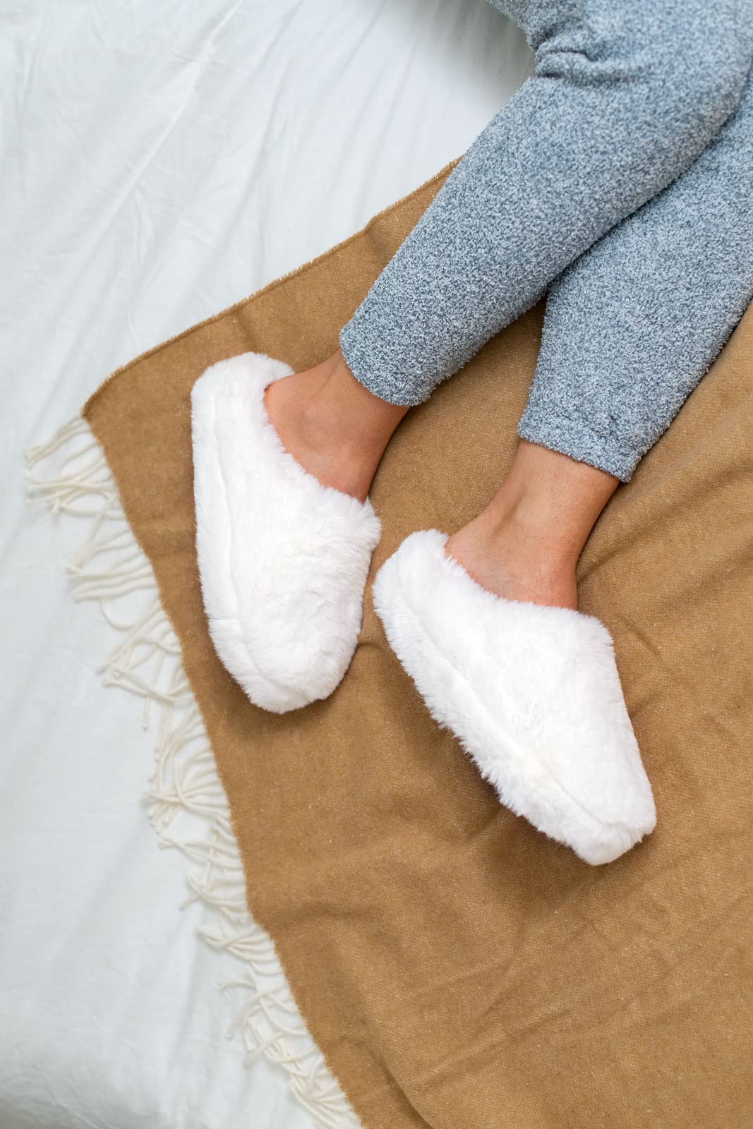 Cozy Women's Fuzzy Slippers - Soft Plush Indoor/Outdoor House Shoes for Women - Perfect for Winter, Lounge Wear & Gift Giving