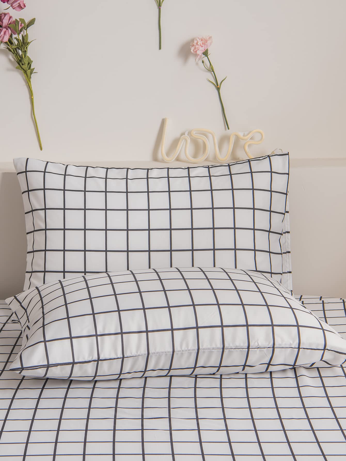 Classic White Plaid Pillowcases - Queen Size 2 Pack for Cozy Bedroom Decor