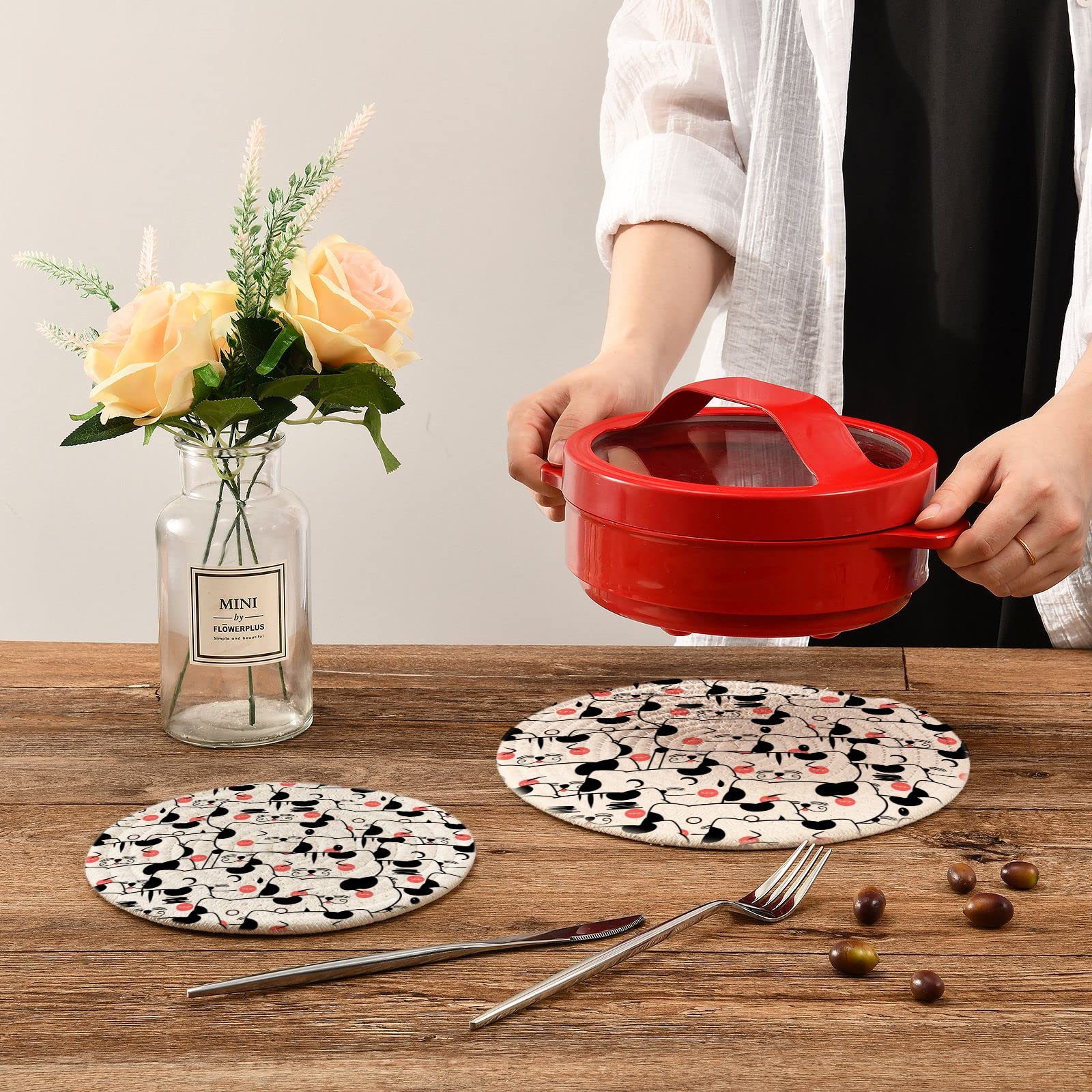 Cute Tabby Cat Pot Holders & Trivets Set of 2 - Heat Resistant Kitchen Trivets for Hot Dishes, Pans & Bowls - Funny Cartoon Cotton Woven Hot Pads - Perfect for Kitchen Decor & Gift Giving