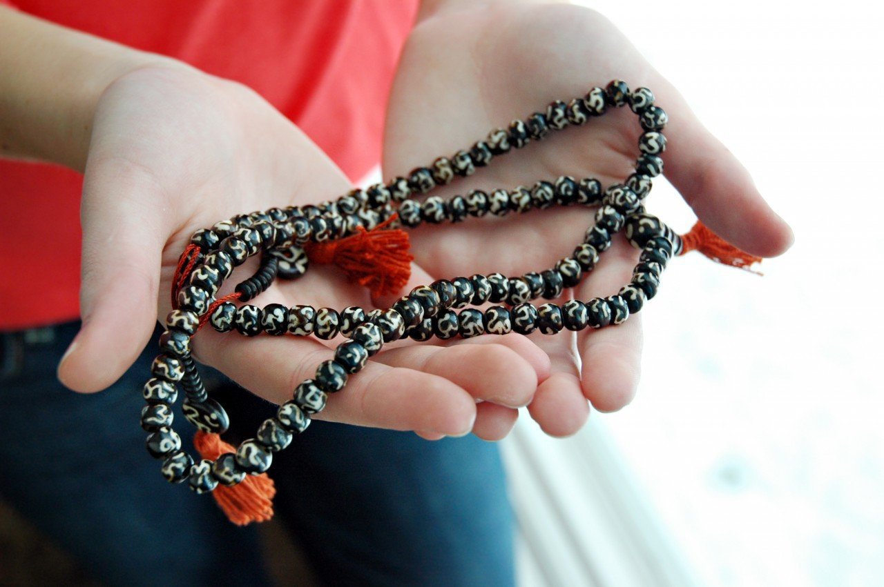 Hand Painted Om Bone Mala Beads - 108 Prayer Beads for Meditation, Yoga & Spiritual Practice - Perfect for Mindfulness, Stress Relief & Buddhist Rituals