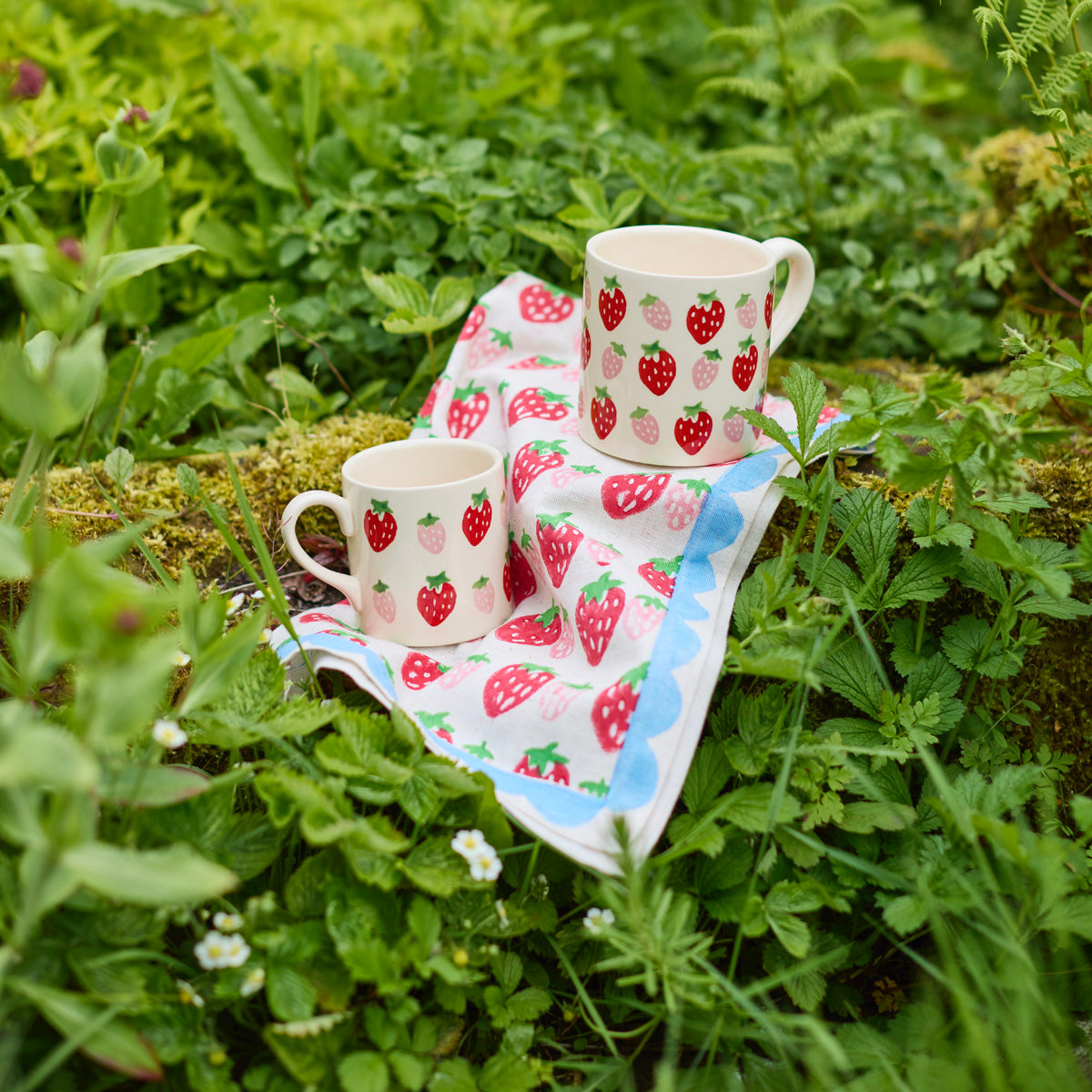 Premium Strawberry Print Tea Towels - Soft, Absorbent Kitchen Towels for Drying Dishes, Decor & Gifts - Cute Farmhouse Kitchen Accessories