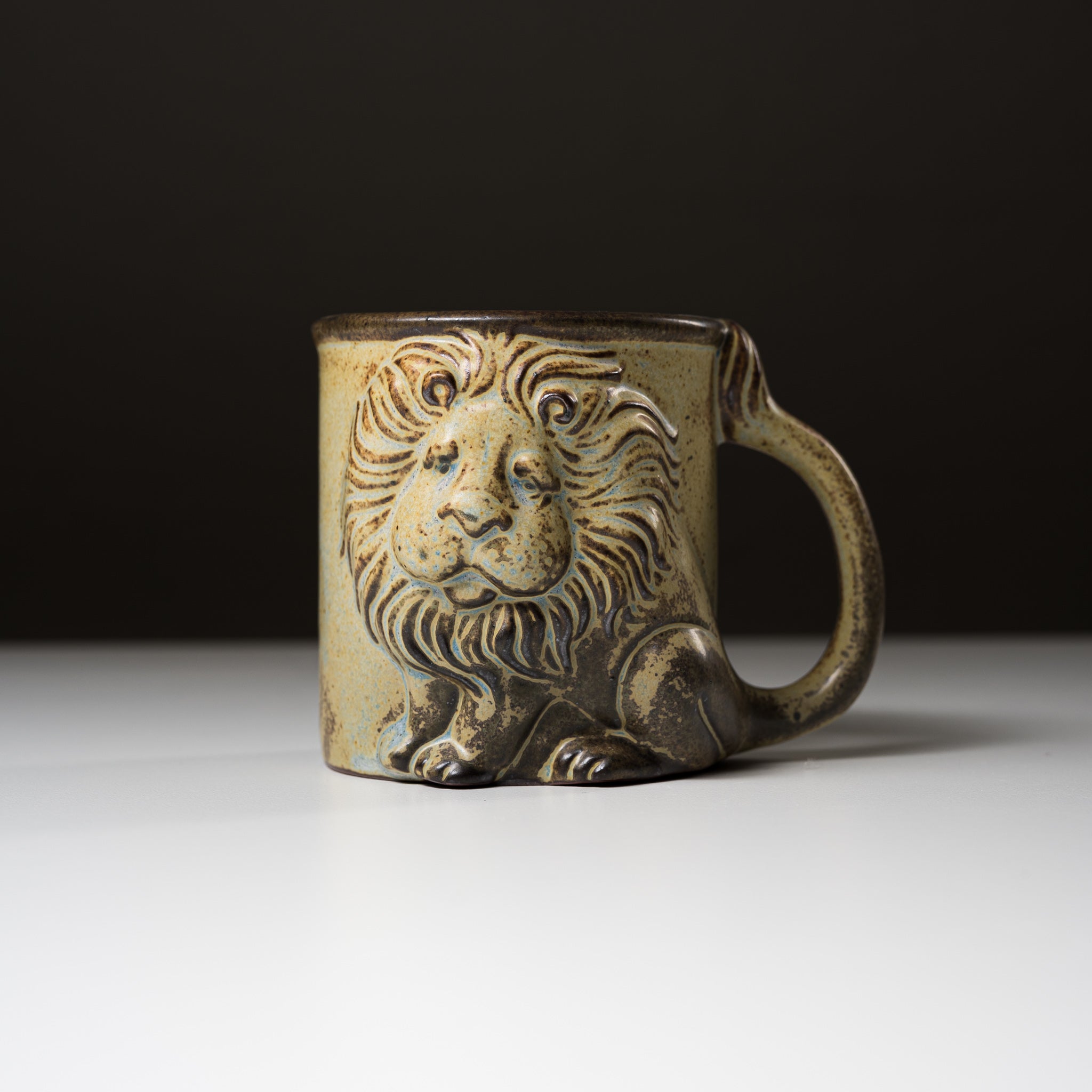 Seto Ware KASHIWA Animal Mug Cup - Lion Ceramic Coffee Cup, Japanese Traditional Pottery, Handcrafted Tea Mug for Home & Office Use, Perfect Gift for Tea & Coffee Lovers