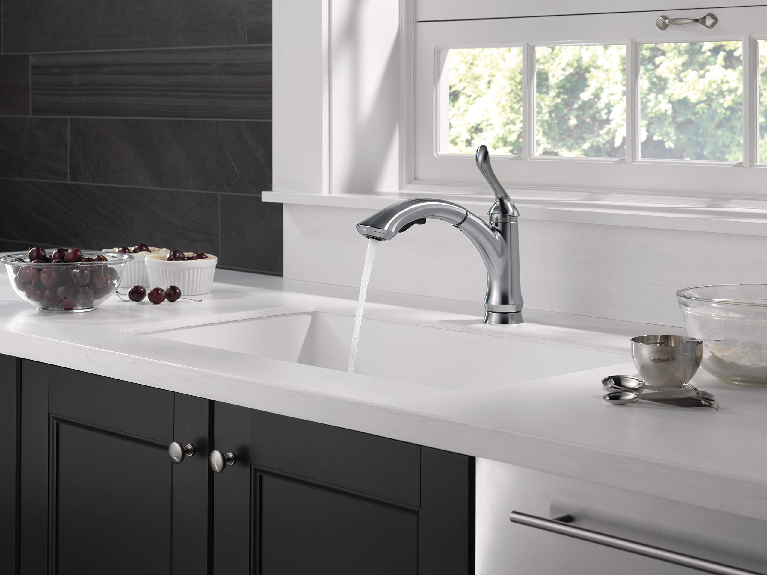 Delta 4353-AR-DST Linden Pull-Out Kitchen Faucet, 1 cm, Arctic Stainless Finish - Perfect for Modern Farmhouse & Commercial Kitchens