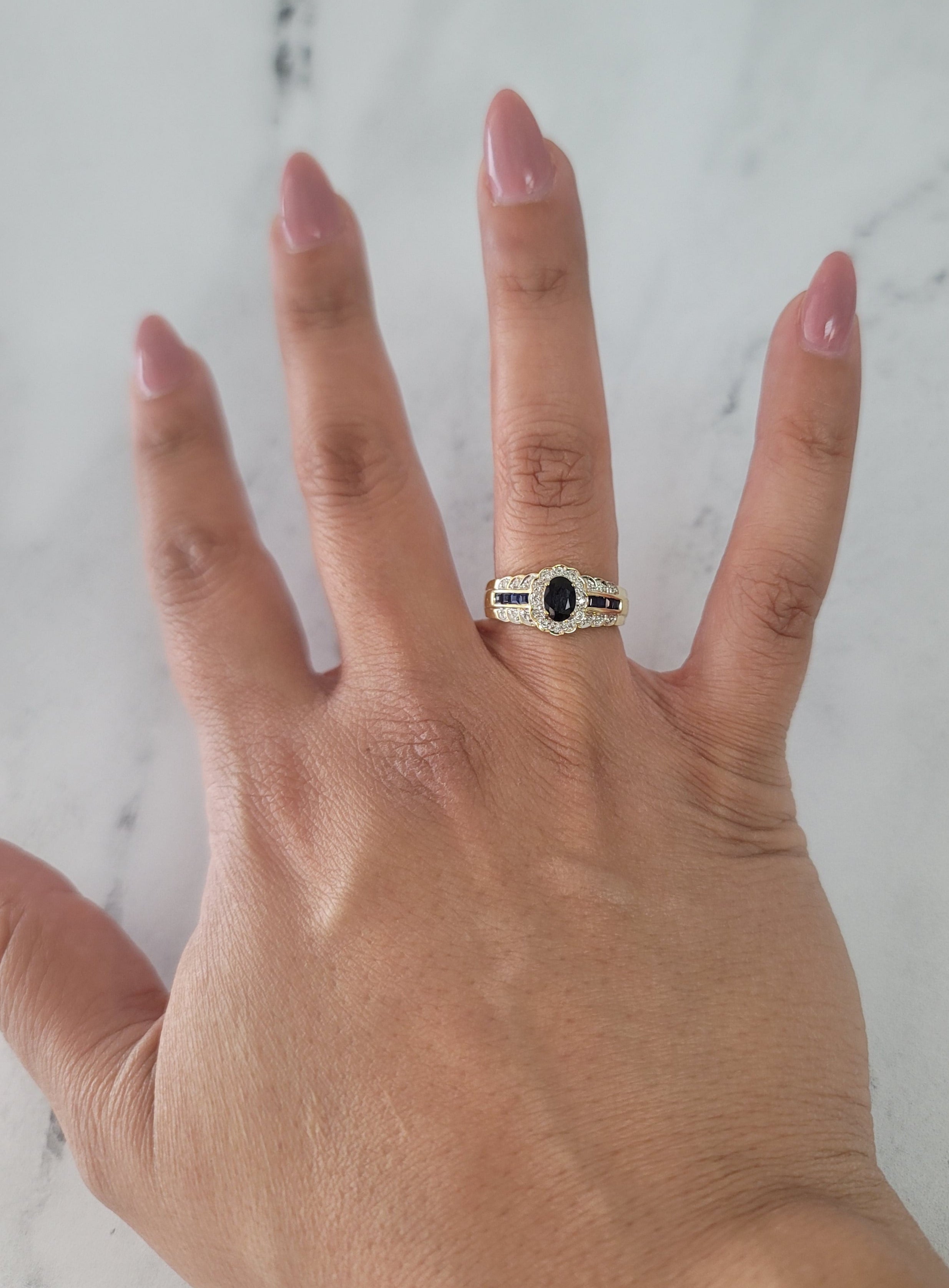 Exquisite Oval Sapphire Ring with Diamond Halo & Accents - Perfect for Engagement, Anniversary & Special Occasions