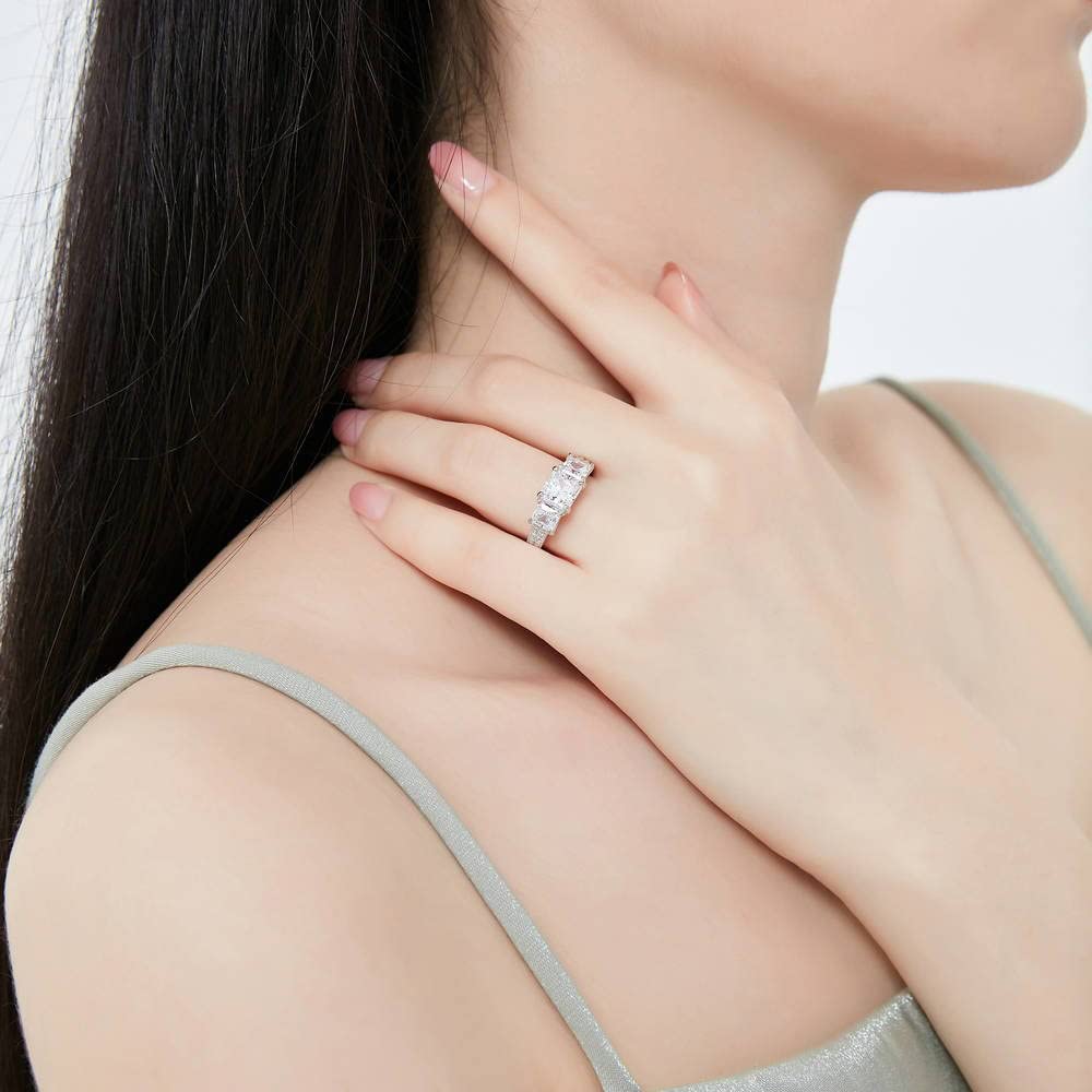 BERRICLE Sterling Silver 3-Stone Wedding & Engagement Ring Set - 1.6 Carat Princess Cut Cubic Zirconia CZ Rings for Women - Rhodium Plated, Sizes 4-10 - Perfect for Proposals, Anniversaries & Special Occasions
