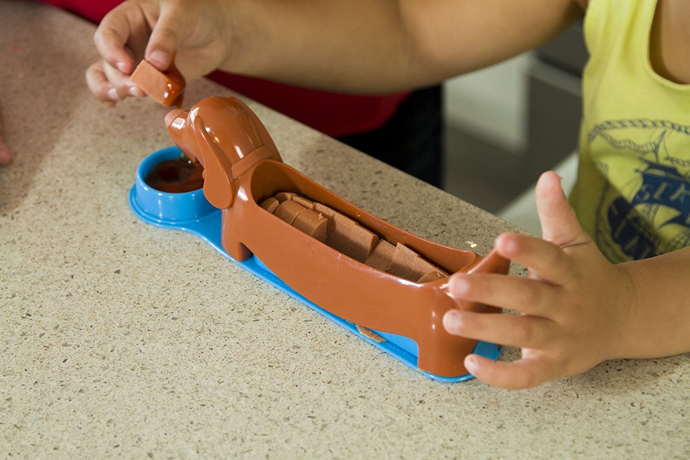 Evriholder Hot Dog Holder and Slicer - Perfect for Kids' Fun Lunches & Snacks - Blue or Green (Colors May Vary) - Ideal for School Lunchboxes, Picnics, and Family BBQs