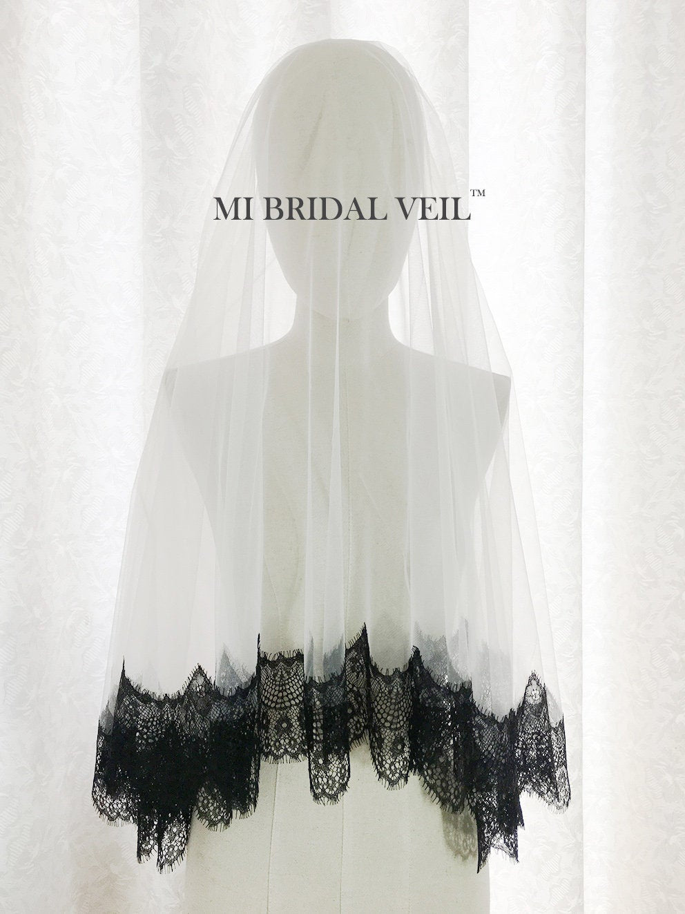 Elegant Black Mantilla Lace Wedding Veil with Blusher - Spanish Style Bridal Veil for Church Ceremony & Romantic Weddings