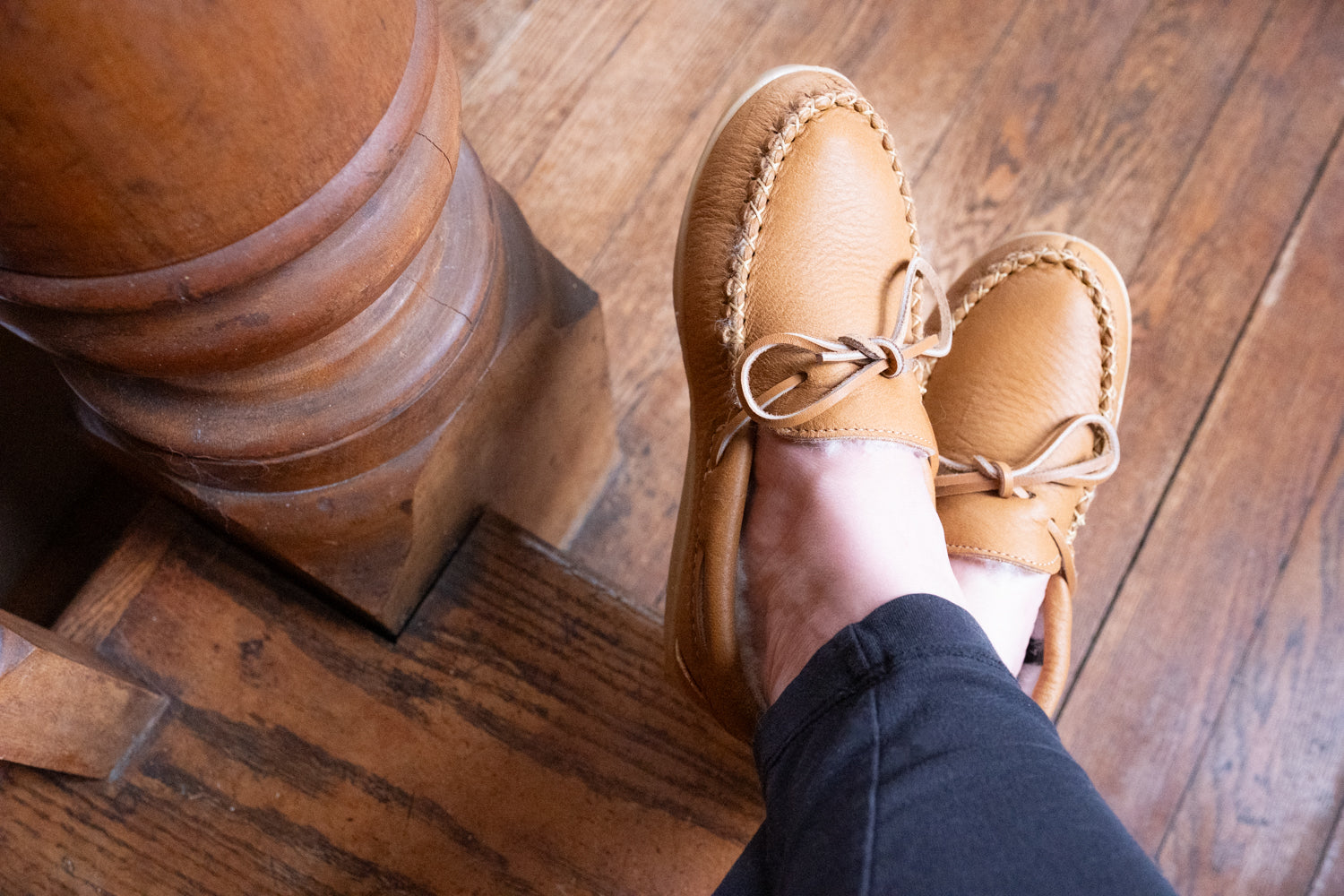 Women's Sheepskin Lined Leather Moccasins with Rubber Sole - Cozy Winter House Slippers for Indoor Comfort & Warmth